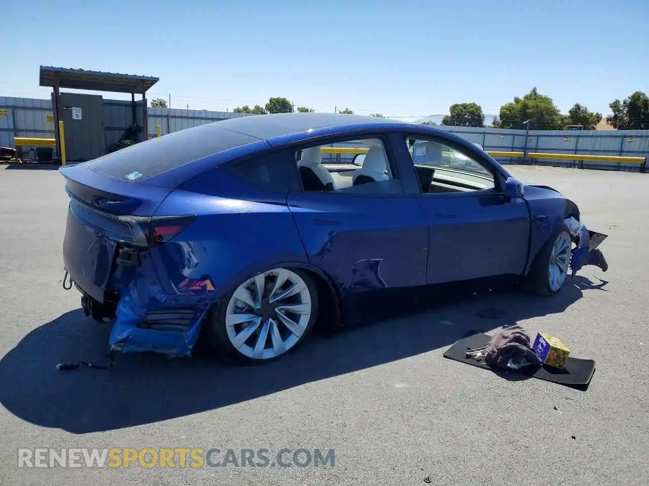 3 Photograph of a damaged car 7SAYGDED8TF420244 TESLA MODEL Y 2026