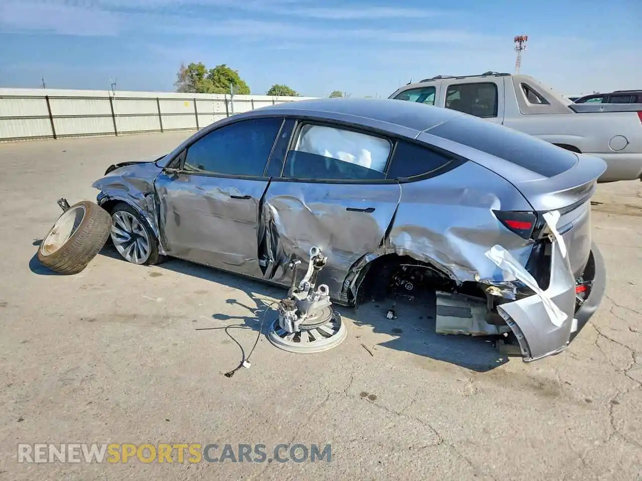 2 Photograph of a damaged car 7SAYGDED9TF430667 TESLA MODEL Y 2026