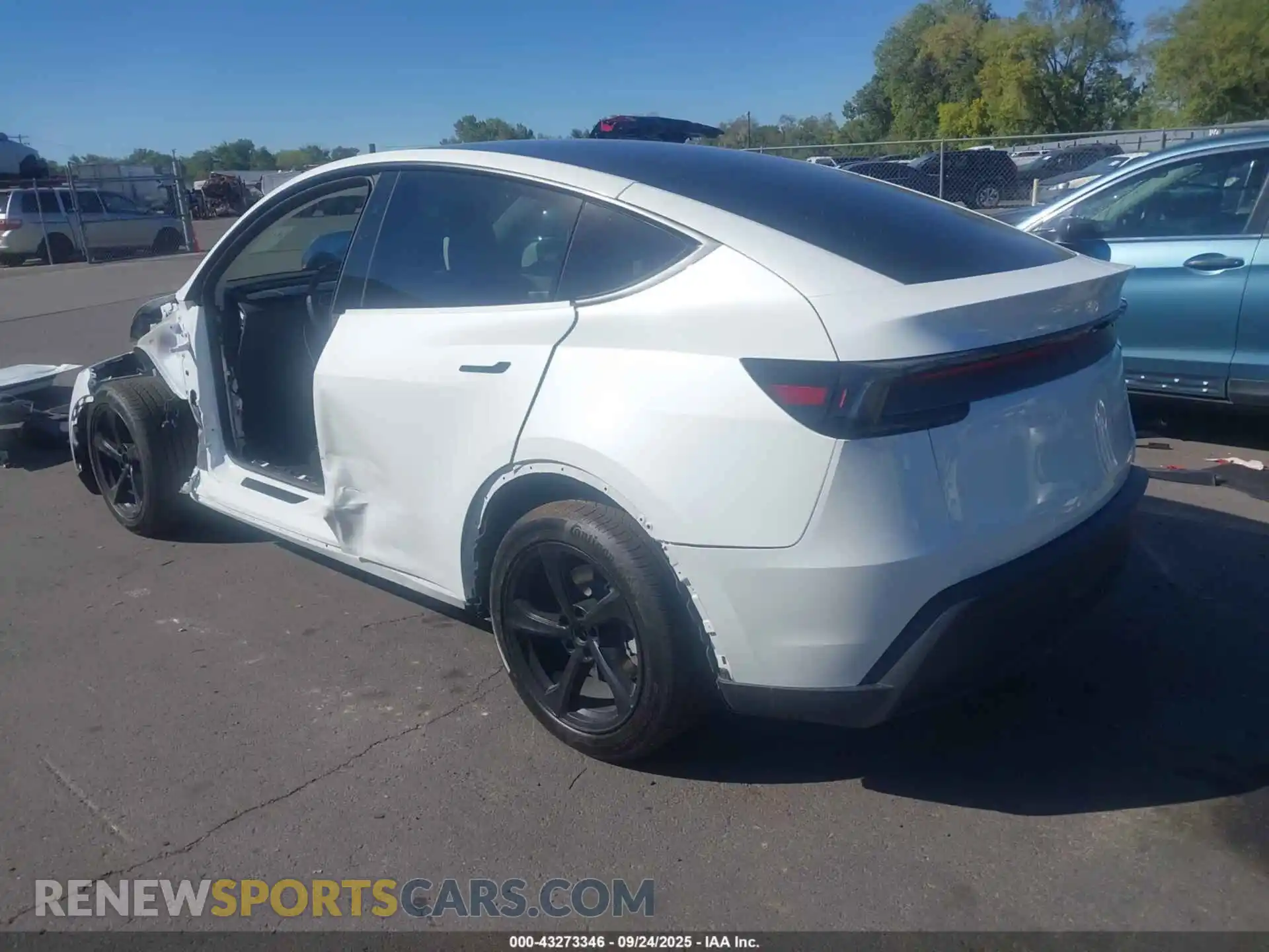 3 Photograph of a damaged car 7SAYGDEE5TF348024 TESLA MODEL Y 2026