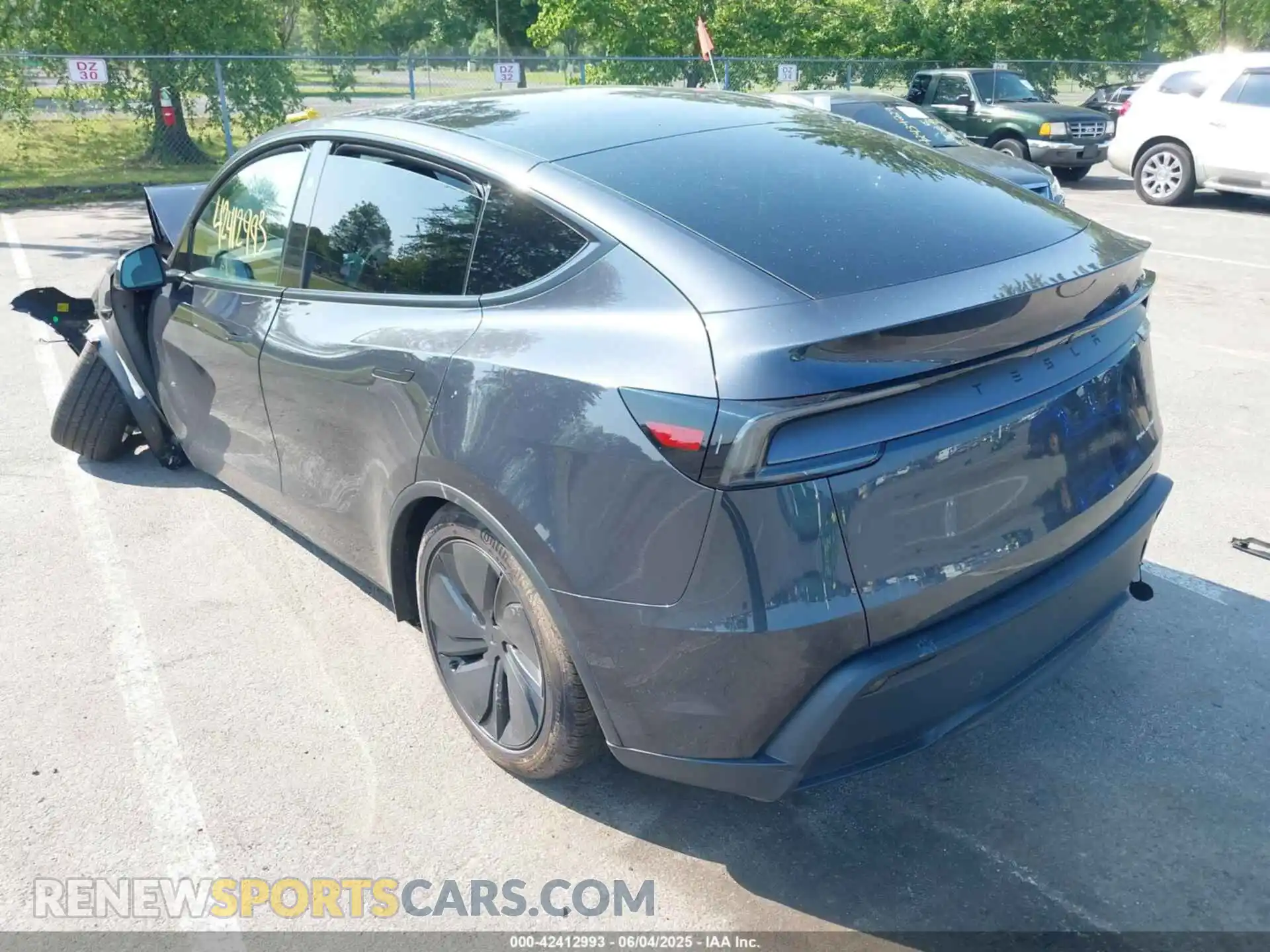 3 Photograph of a damaged car 7SAYGDEE6TF358741 TESLA MODEL Y 2026