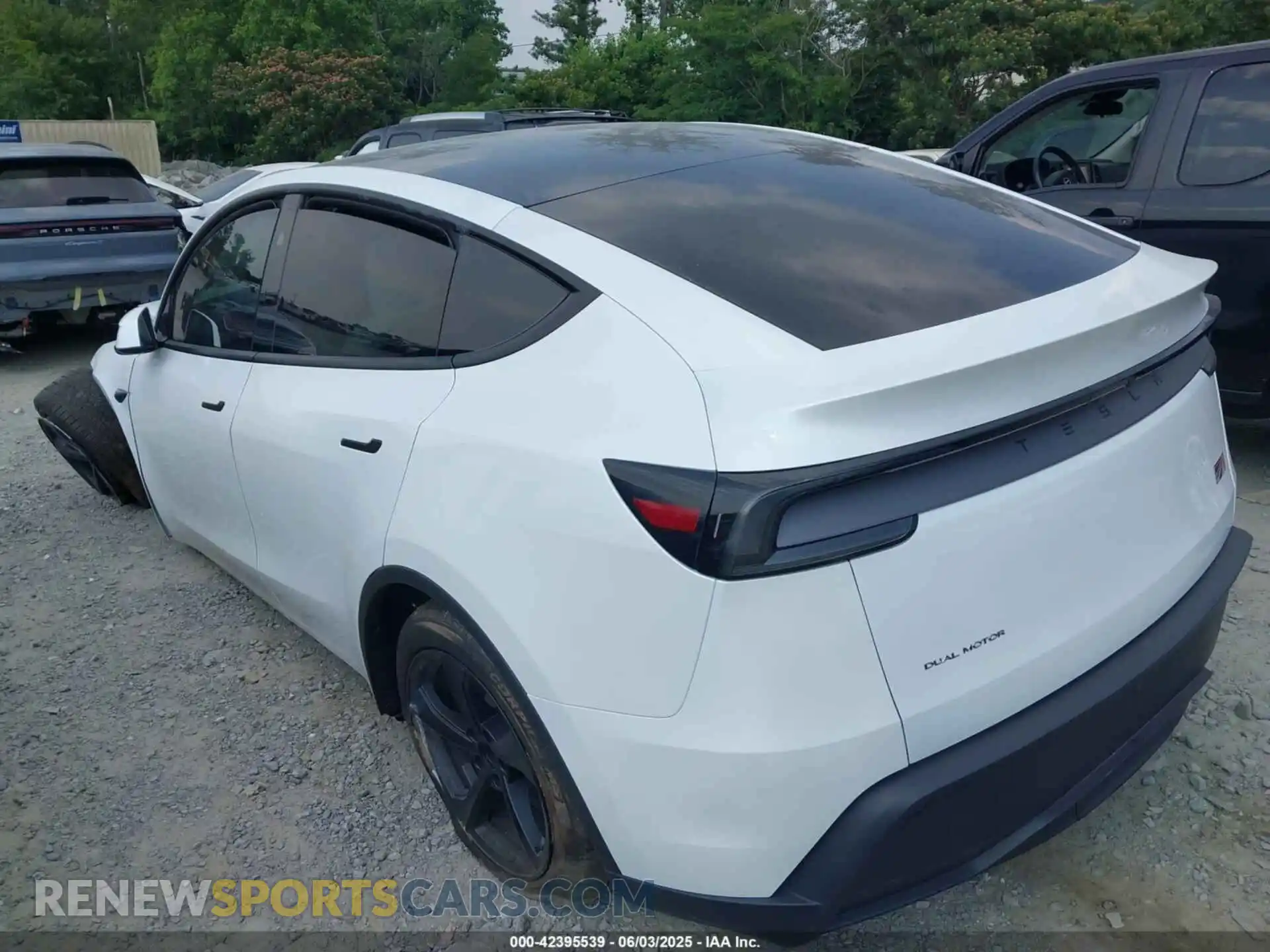 3 Photograph of a damaged car 7SAYGDEE8TA382584 TESLA MODEL Y 2026