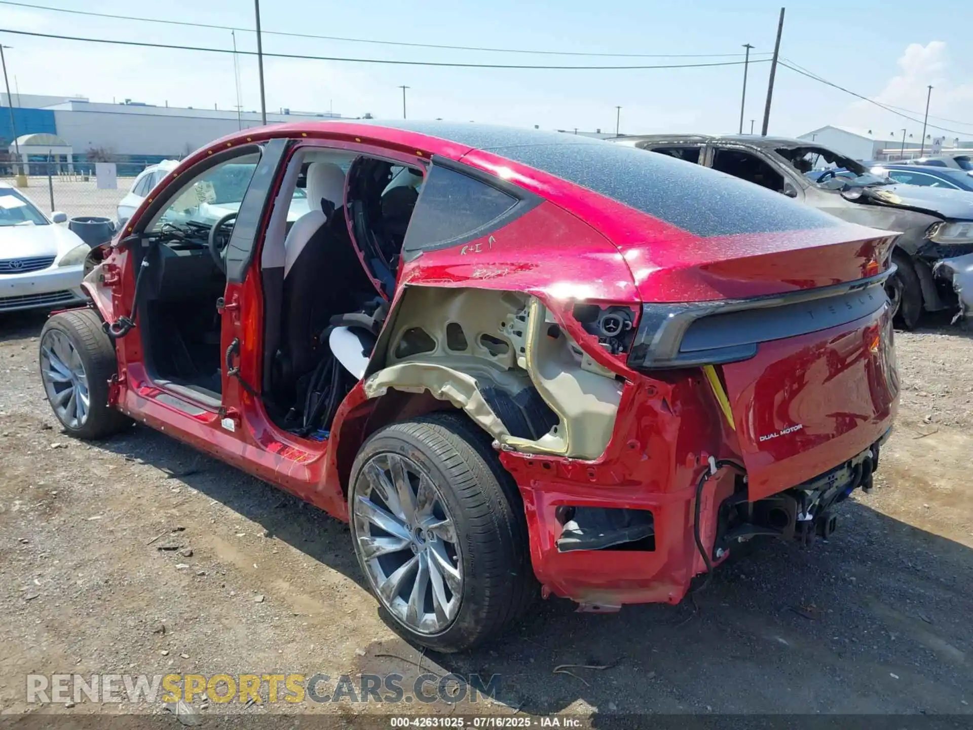 3 Photograph of a damaged car 7SAYGDEE9TA382142 TESLA MODEL Y 2026