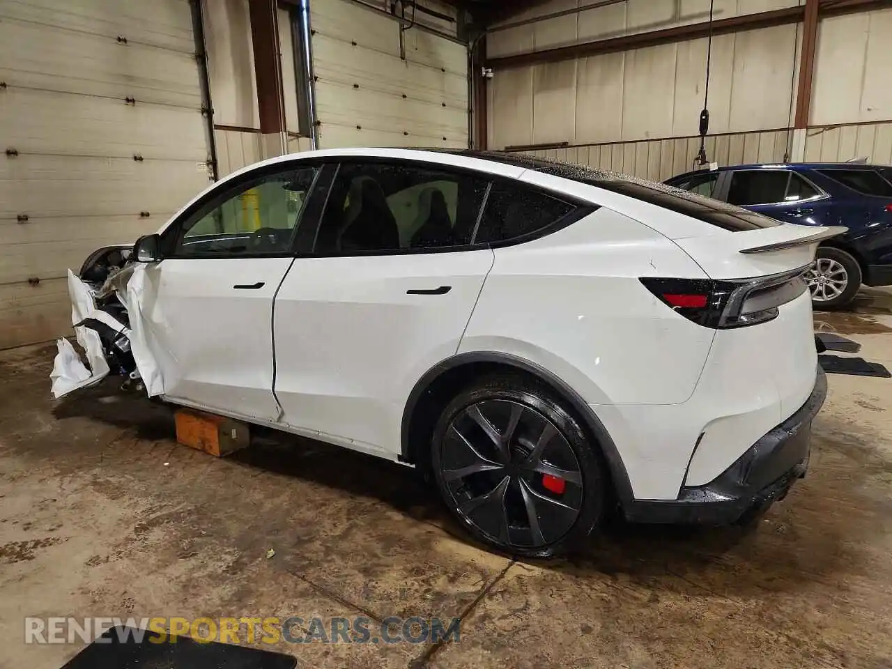 2 fotografías del automóvil dañado 7SAYGDETXTA633524 TESLA MODEL Y 2026