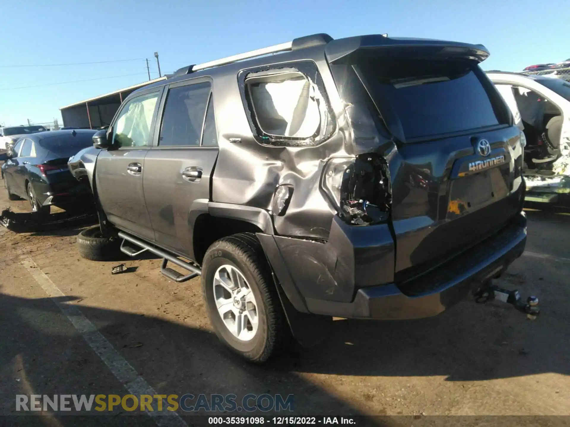 3 Photograph of a damaged car JTEBU5JR2K5684980 TOYOTA 4RUNNER 2019