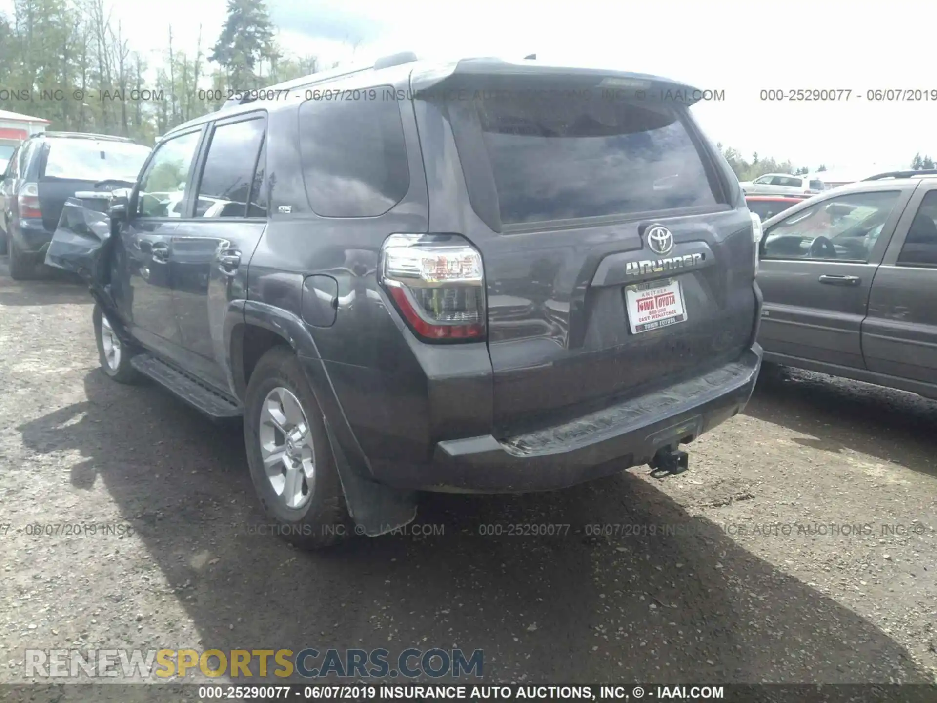 3 Photograph of a damaged car JTEBU5JRXK5672091 TOYOTA 4RUNNER 2019