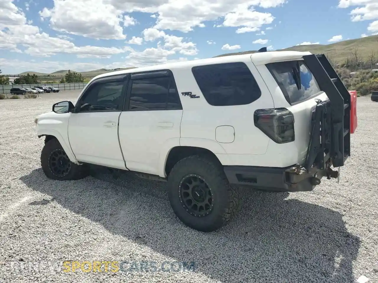 2 Photograph of a damaged car JTEBU5JR2L5756875 TOYOTA 4RUNNER 2020