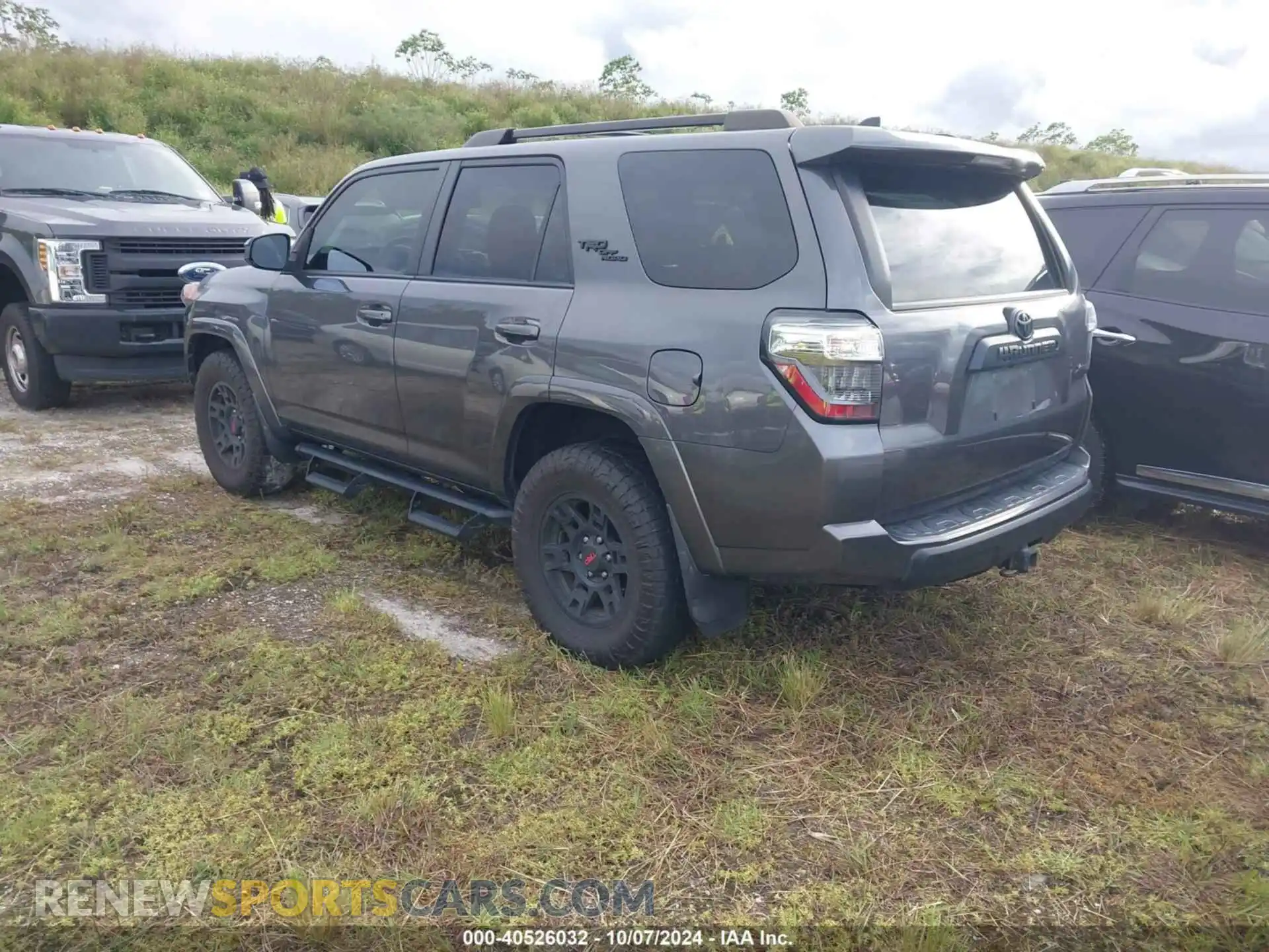 3 Photograph of a damaged car JTEBU5JR3L5803833 TOYOTA 4RUNNER 2020