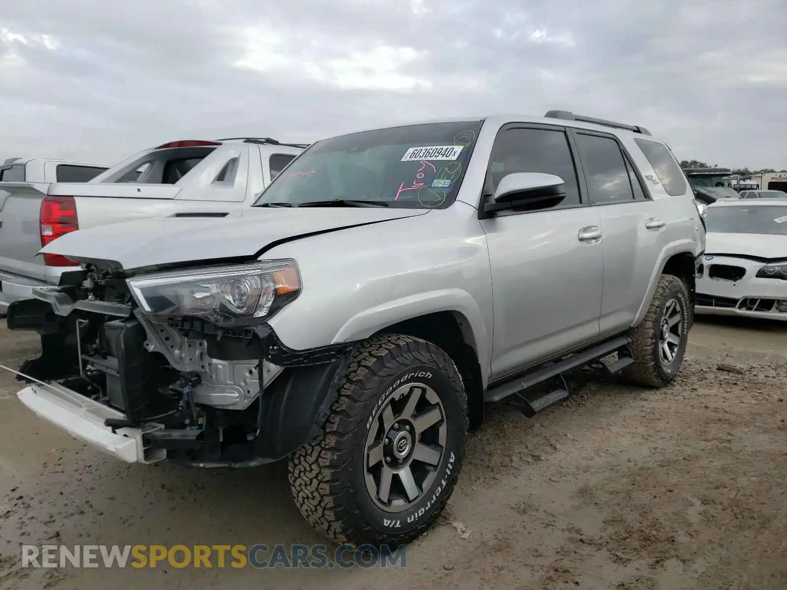 2 Photograph of a damaged car JTEBU5JR5L5778529 TOYOTA 4RUNNER 2020