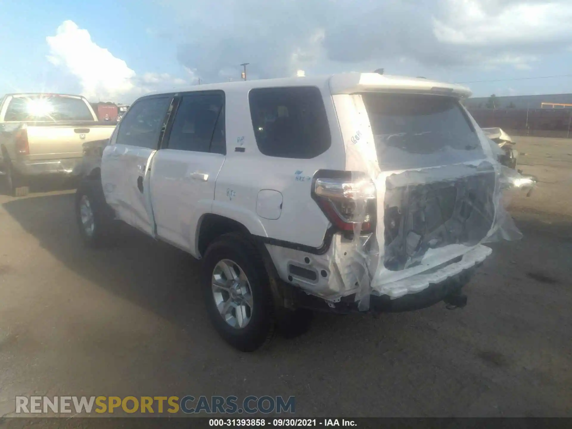 3 Photograph of a damaged car JTEBU5JR7L5739733 TOYOTA 4RUNNER 2020