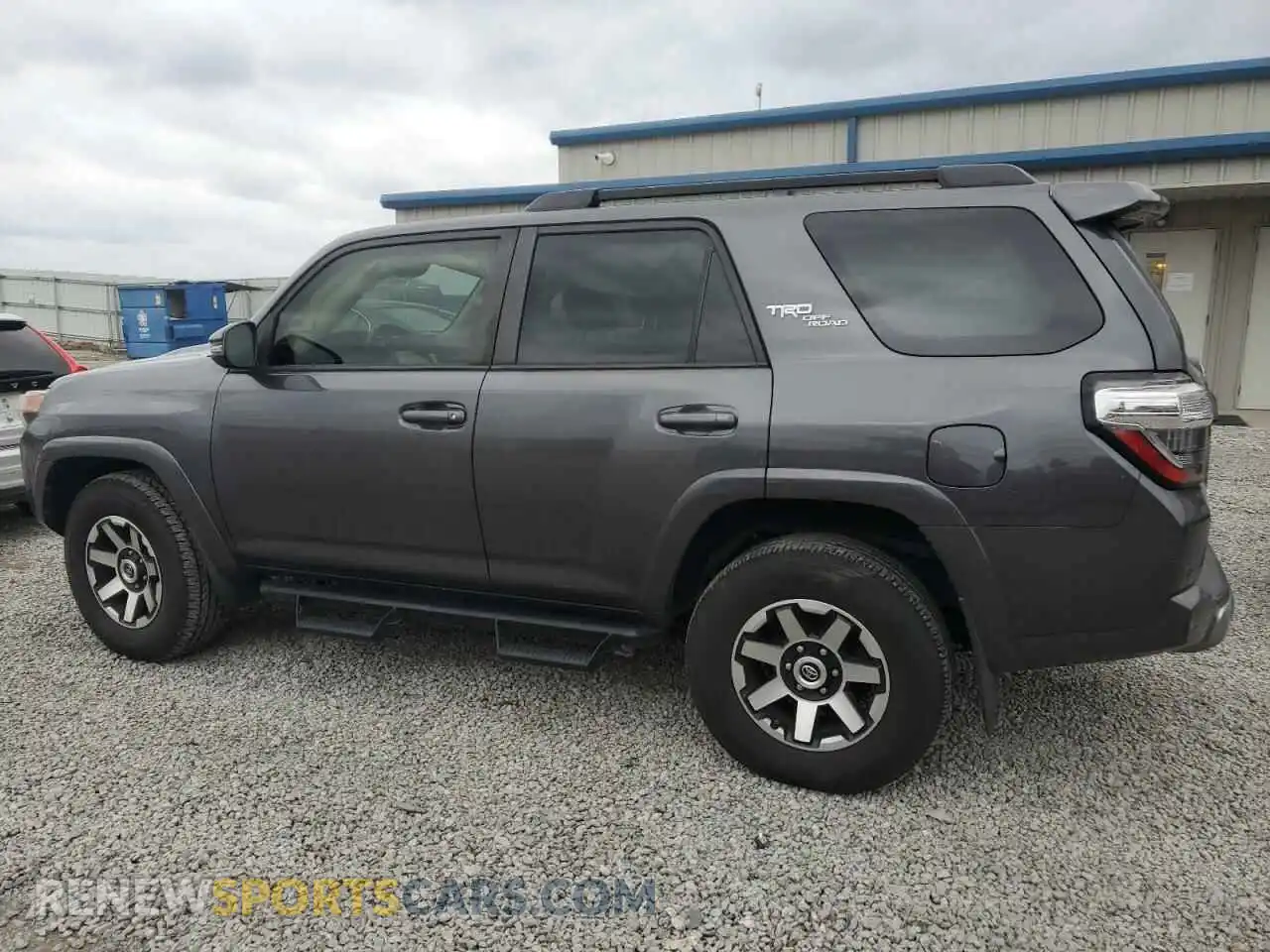 2 Photograph of a damaged car JTEBU5JR8L5801317 TOYOTA 4RUNNER 2020