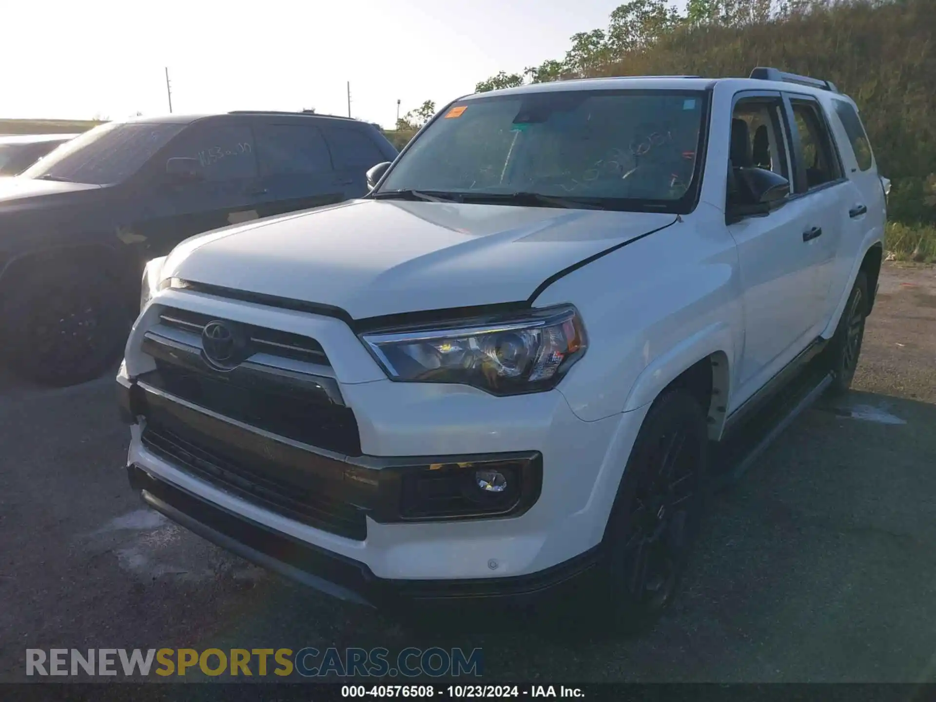 2 Photograph of a damaged car JTECU5JR3M5243866 TOYOTA 4RUNNER 2021