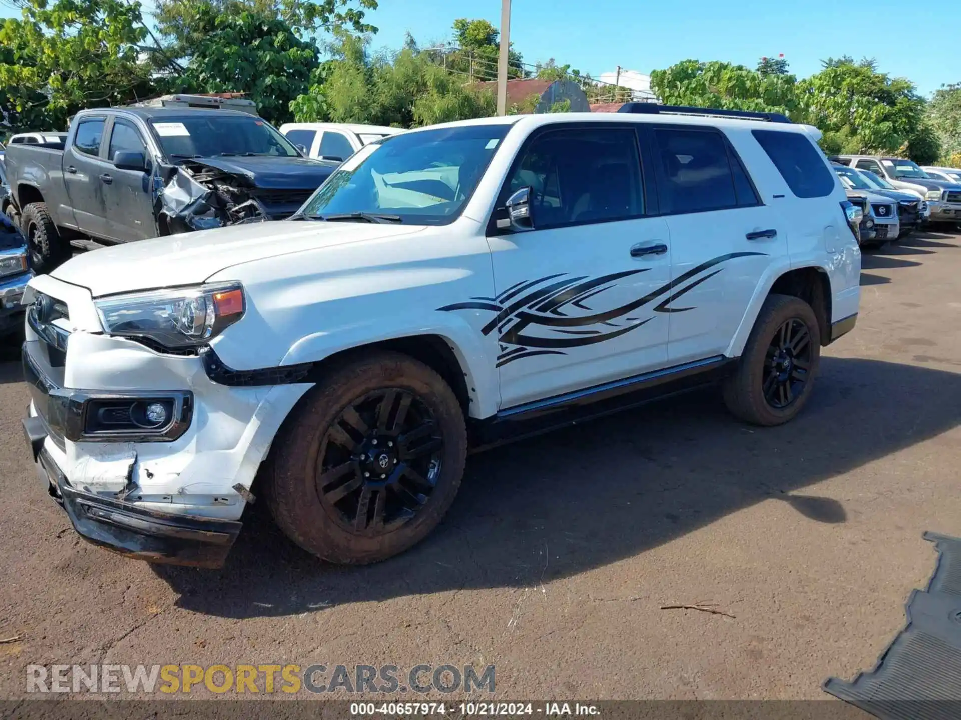 2 Photograph of a damaged car JTECU5JR5M5243660 TOYOTA 4RUNNER 2021