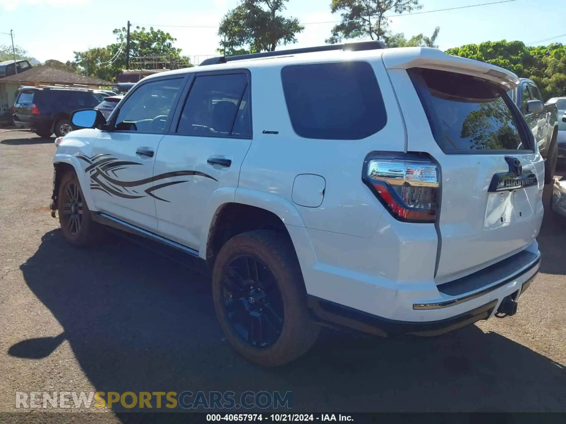 3 Photograph of a damaged car JTECU5JR5M5243660 TOYOTA 4RUNNER 2021