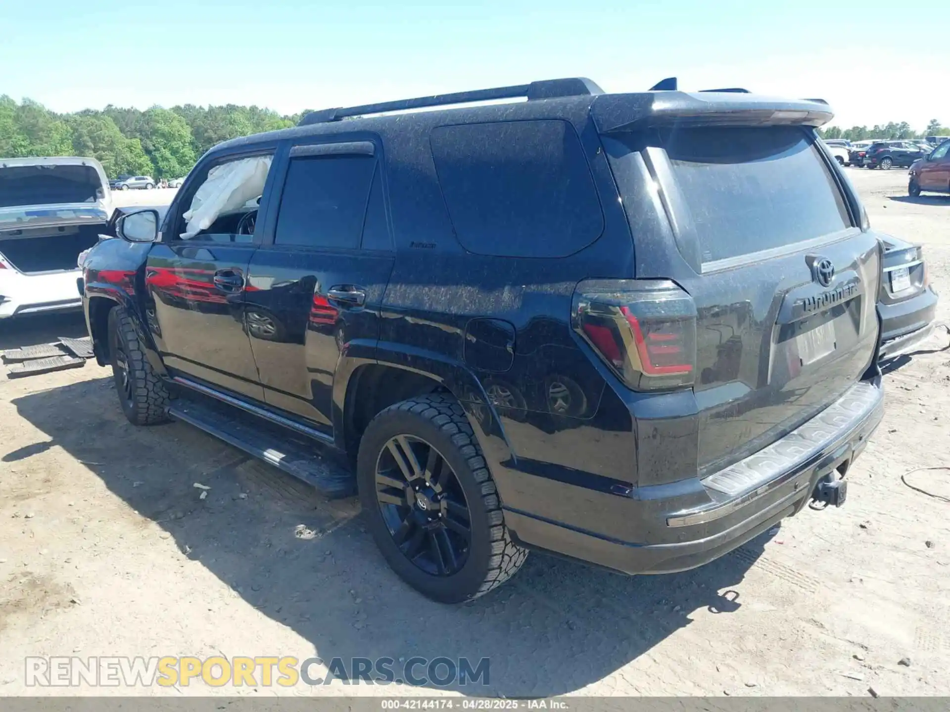 3 Photograph of a damaged car JTECU5JR5M5246848 TOYOTA 4RUNNER 2021