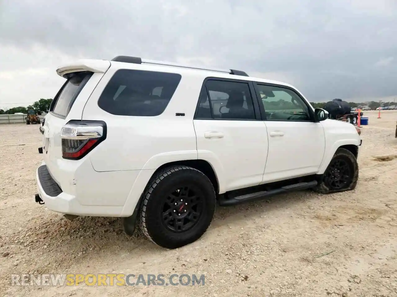 3 Photograph of a damaged car JTEEU5JR0M5229318 TOYOTA 4RUNNER 2021