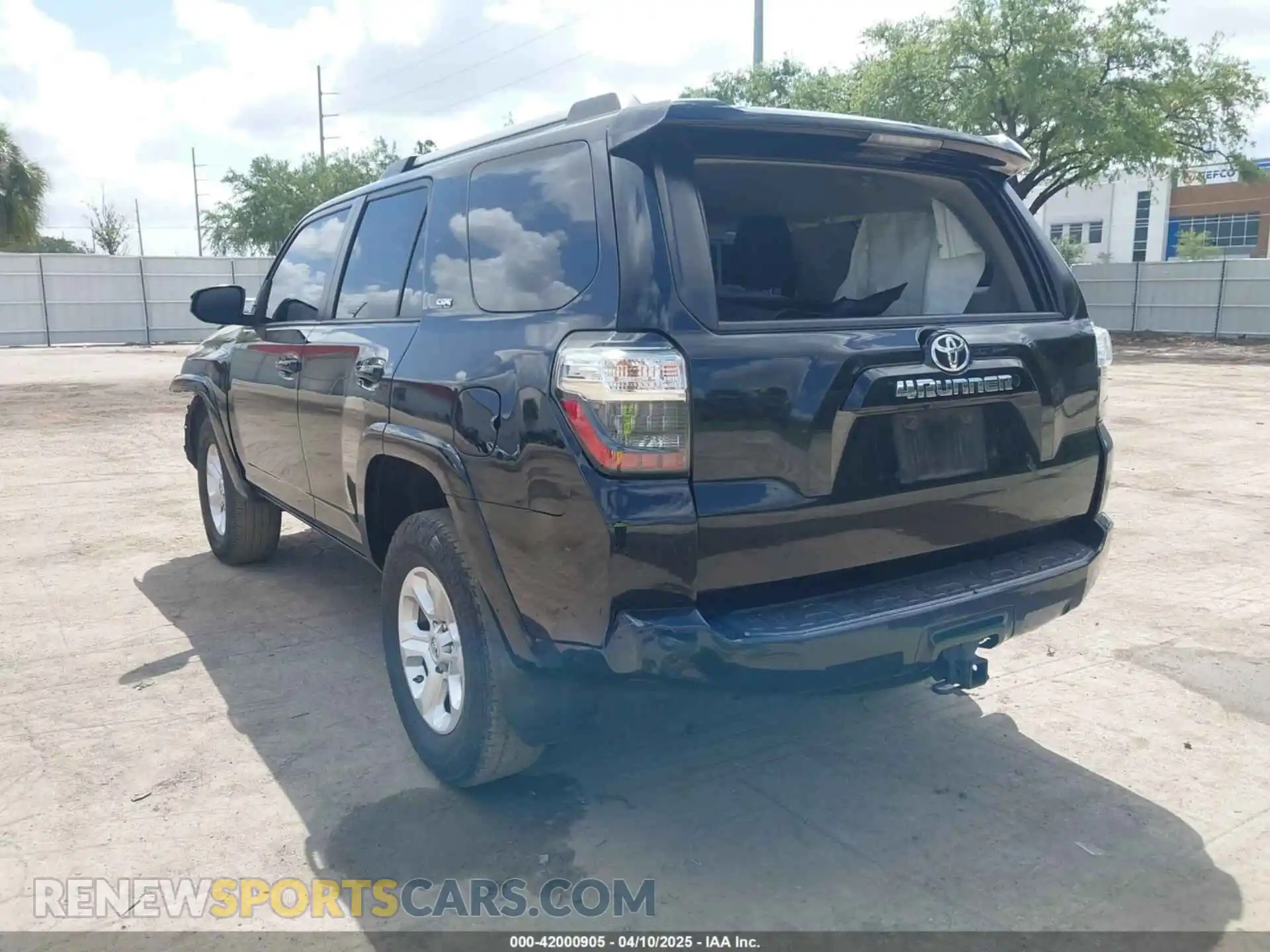 3 Photograph of a damaged car JTEEU5JR0M5230906 TOYOTA 4RUNNER 2021