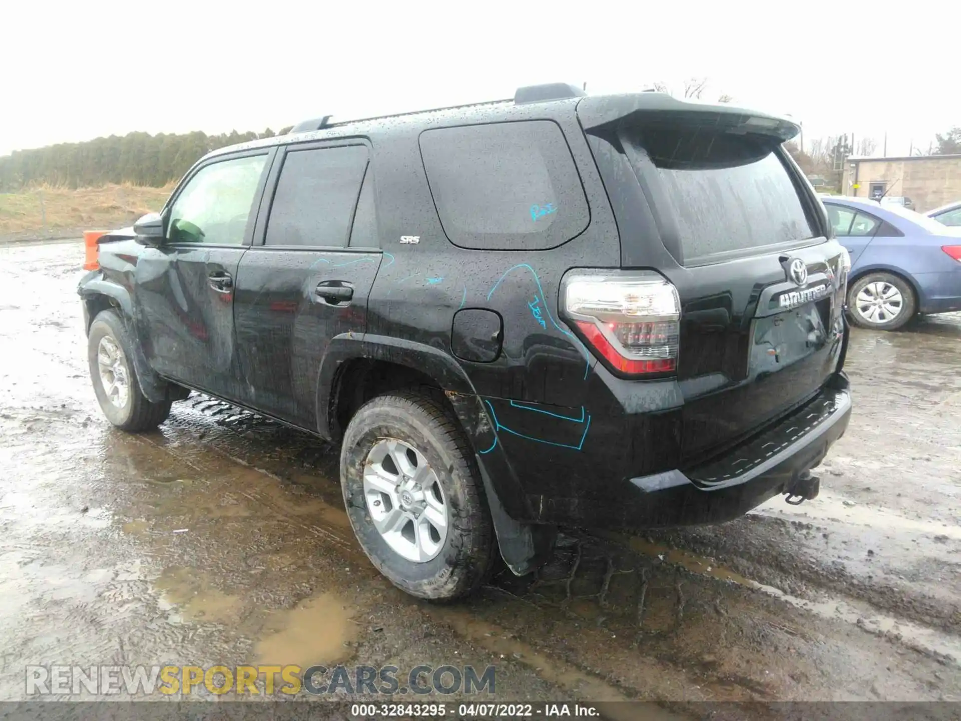3 Photograph of a damaged car JTEEU5JR0M5231487 TOYOTA 4RUNNER 2021