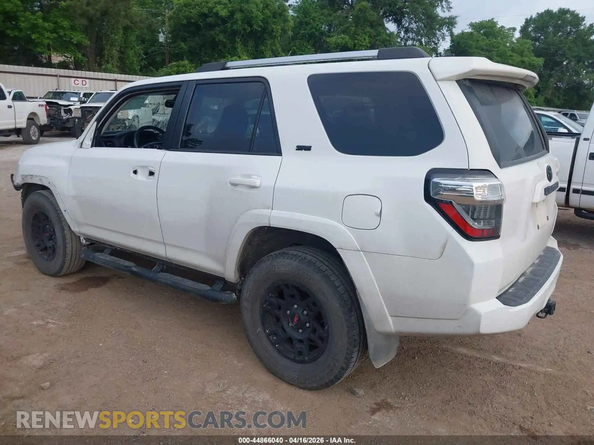 3 Photograph of a damaged car JTEEU5JR0M5238844 TOYOTA 4RUNNER 2021