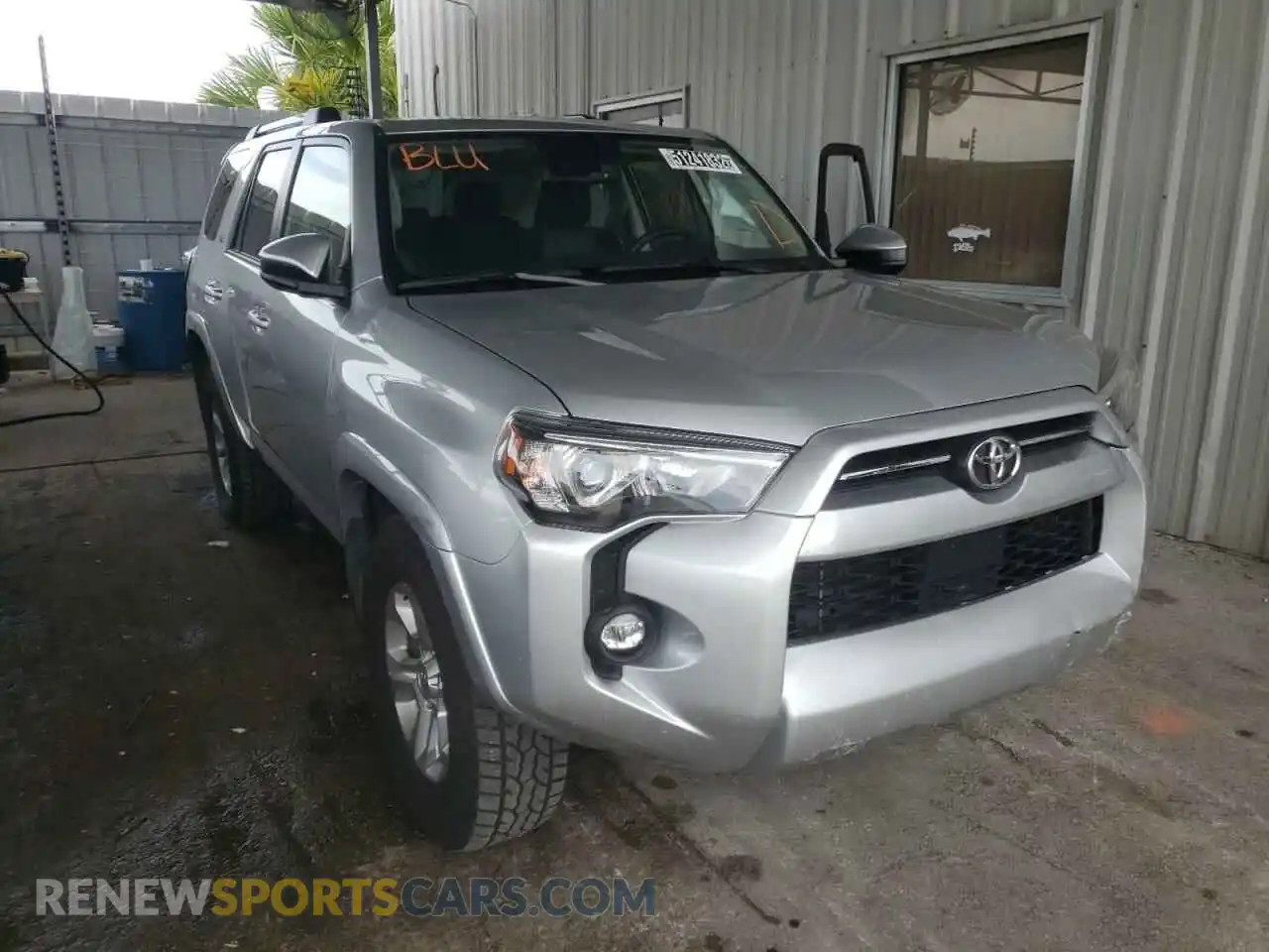 1 Photograph of a damaged car JTEEU5JR1M5232468 TOYOTA 4RUNNER 2021