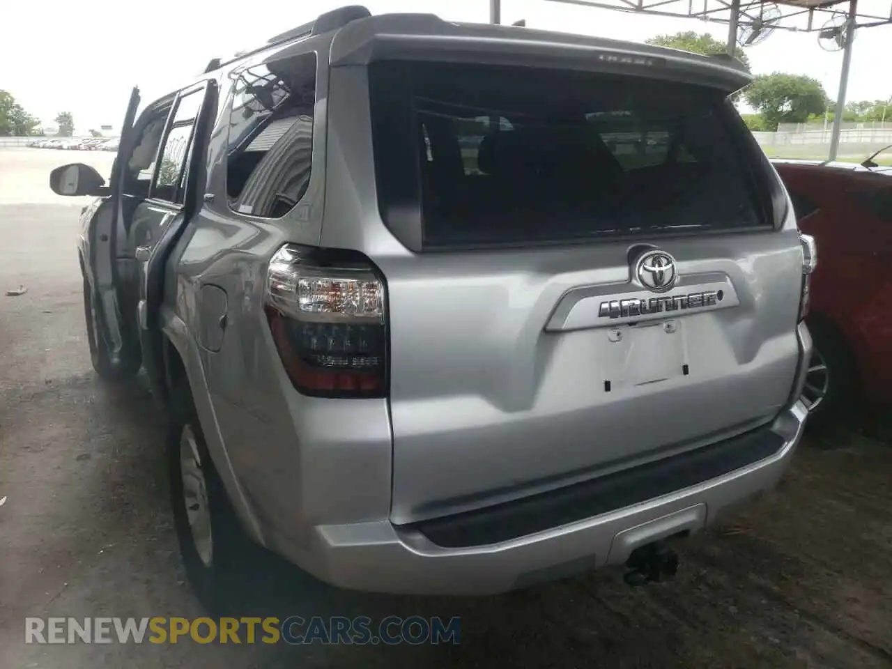 3 Photograph of a damaged car JTEEU5JR1M5232468 TOYOTA 4RUNNER 2021