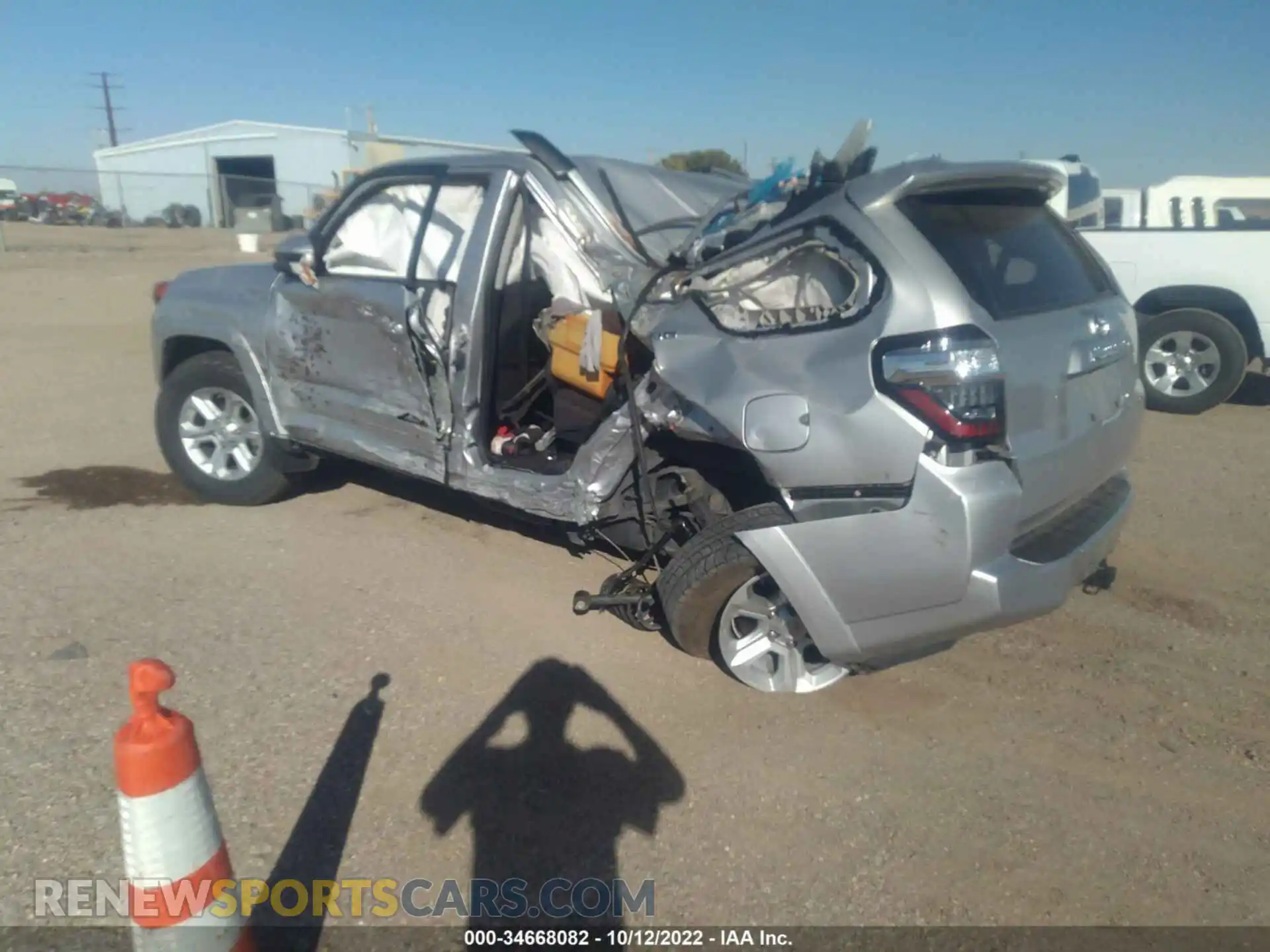 3 Photograph of a damaged car JTEEU5JR2M5237226 TOYOTA 4RUNNER 2021