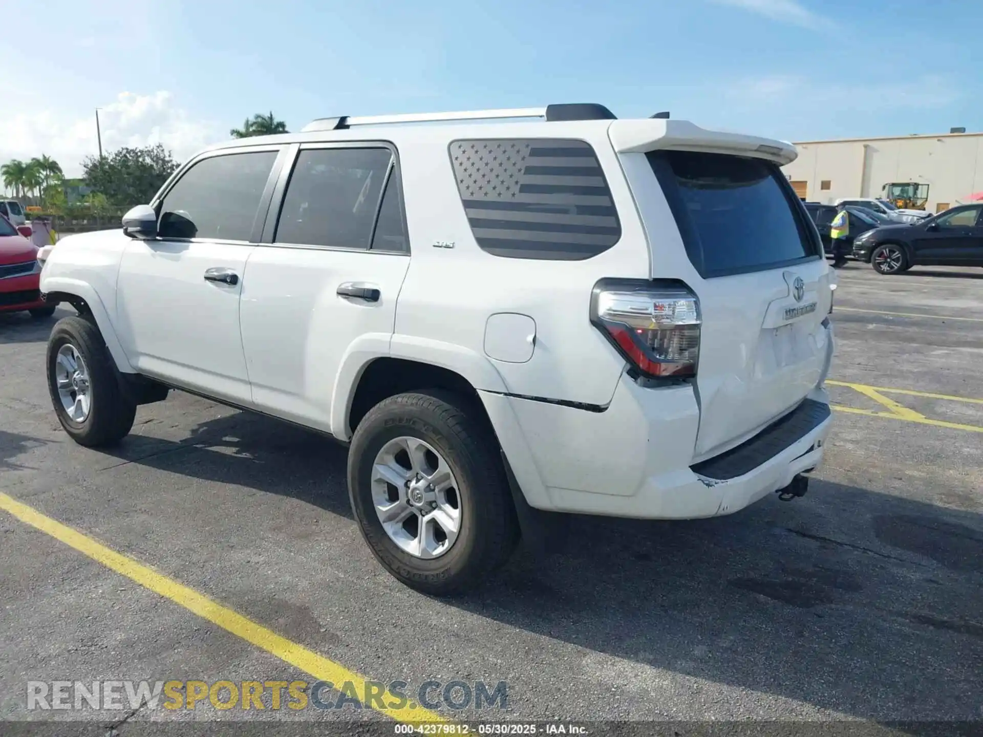 3 fotografías del automóvil dañado JTEEU5JR5M5231582 TOYOTA 4RUNNER 2021