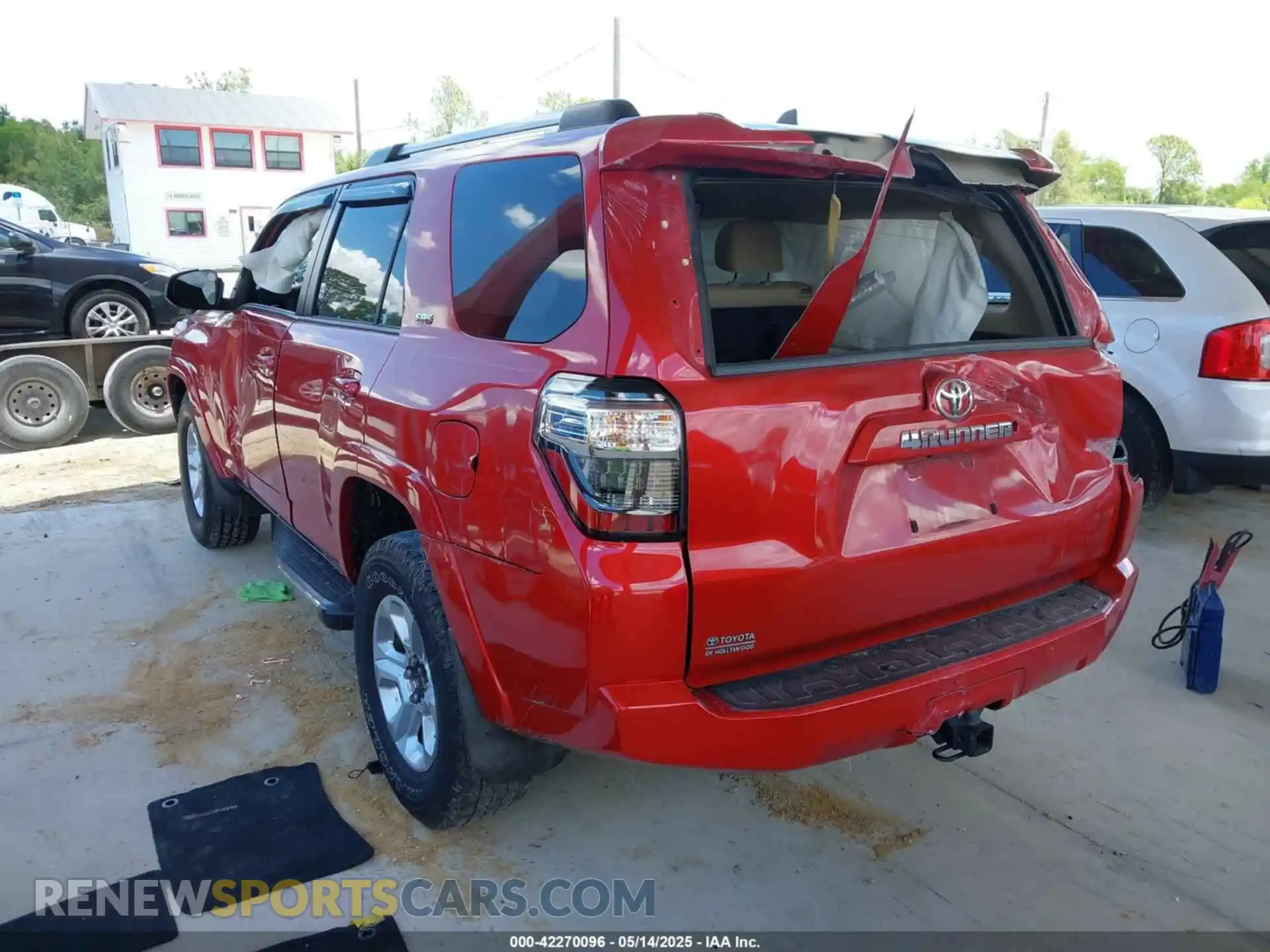 3 Photograph of a damaged car JTEEU5JR9M5232380 TOYOTA 4RUNNER 2021