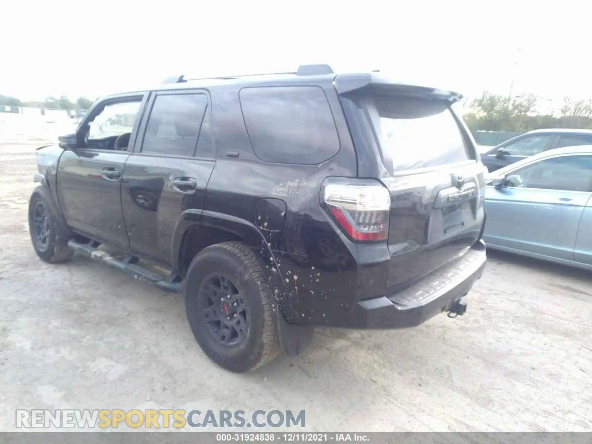 3 Photograph of a damaged car JTEEU5JR9M5249034 TOYOTA 4RUNNER 2021