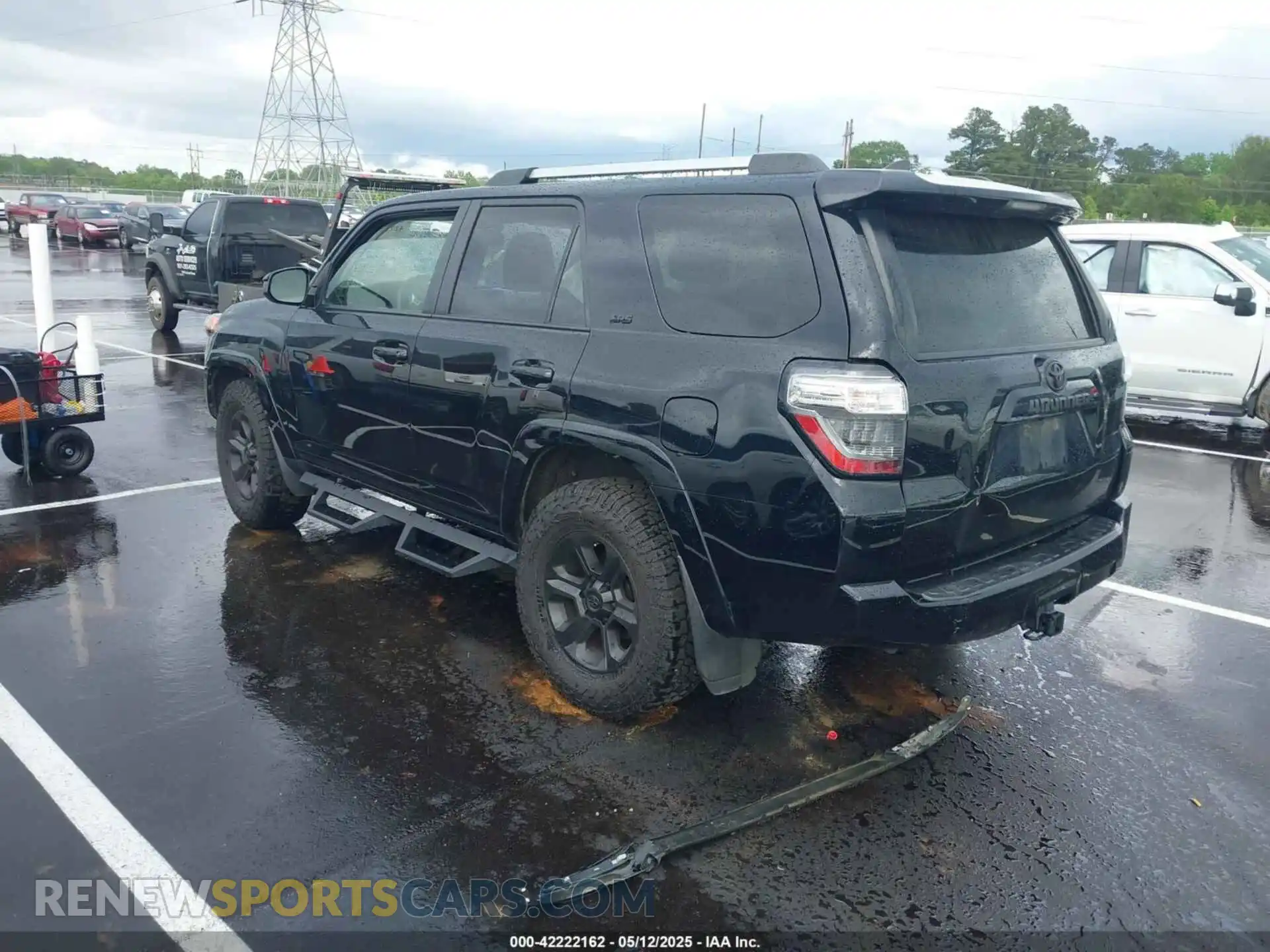 3 Photograph of a damaged car JTEEU5JRXM5239905 TOYOTA 4RUNNER 2021