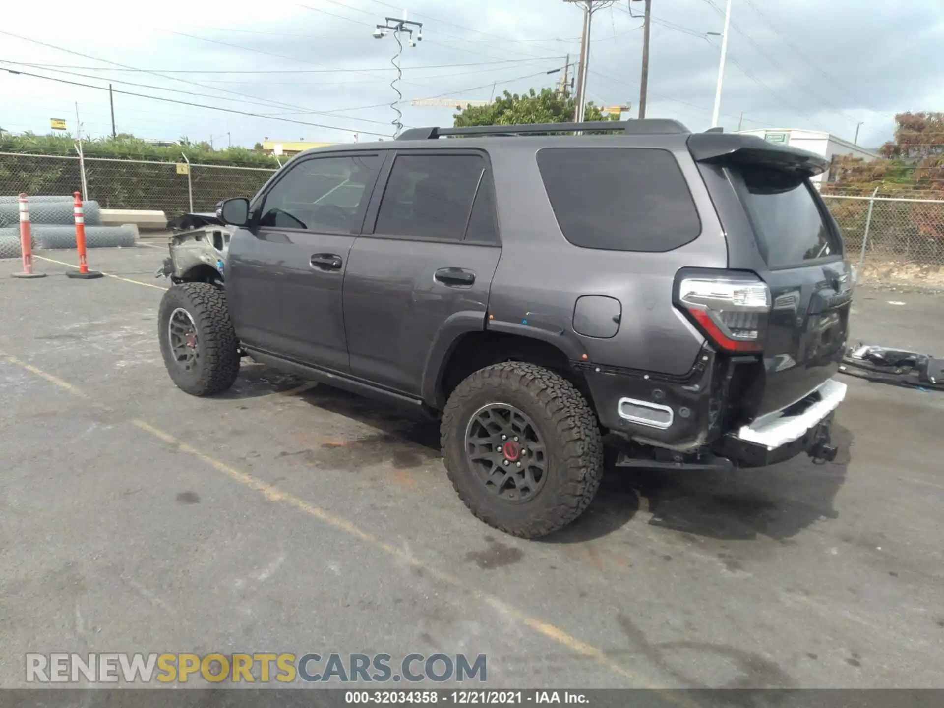 3 Photograph of a damaged car JTEHU5JR0M5901343 TOYOTA 4RUNNER 2021
