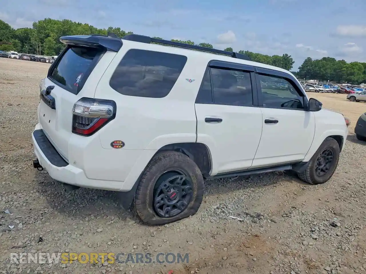 3 Photograph of a damaged car JTEHU5JR1M5909029 TOYOTA 4RUNNER 2021