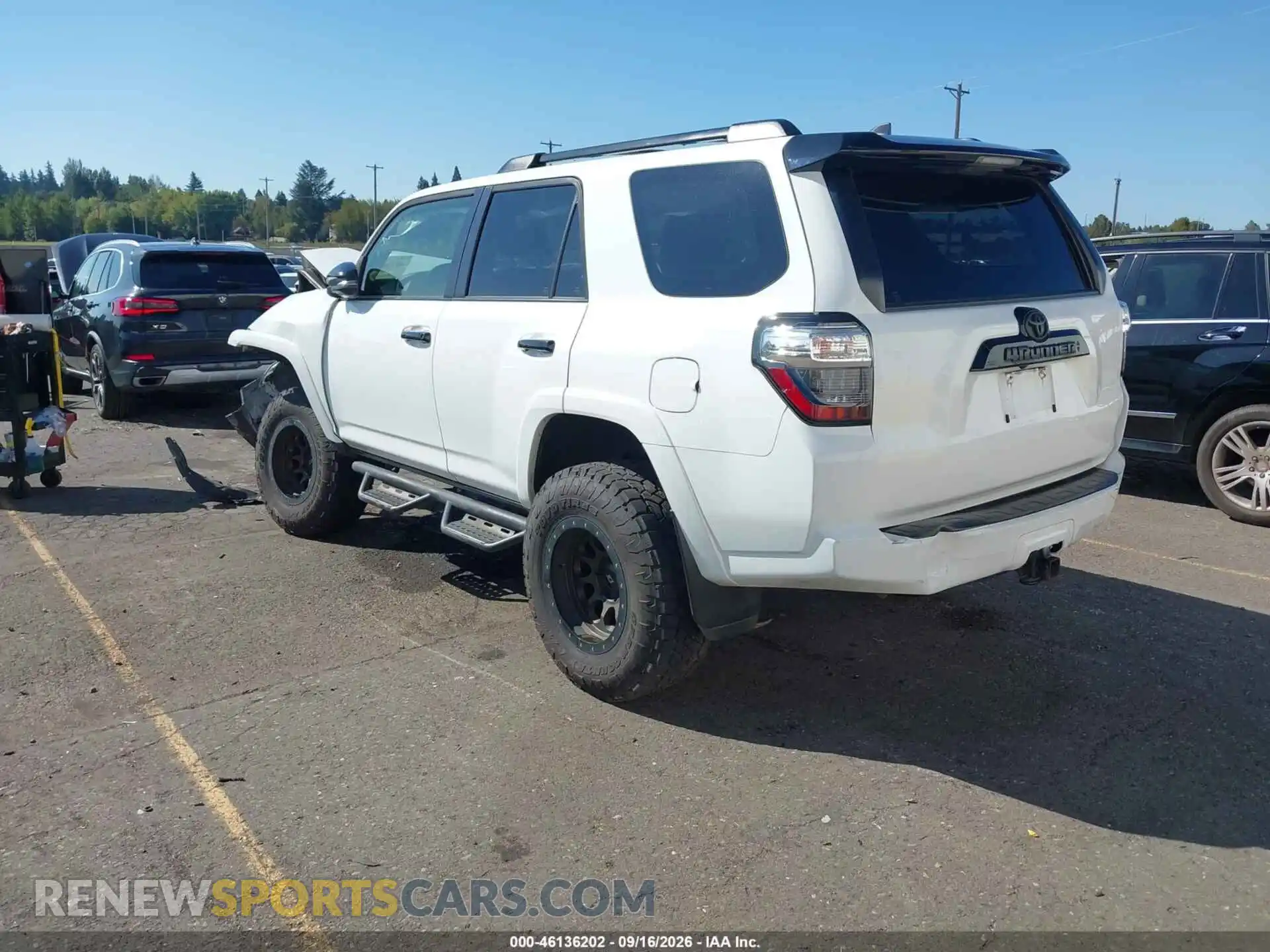 3 Photograph of a damaged car JTEHU5JR5M5877203 TOYOTA 4RUNNER 2021