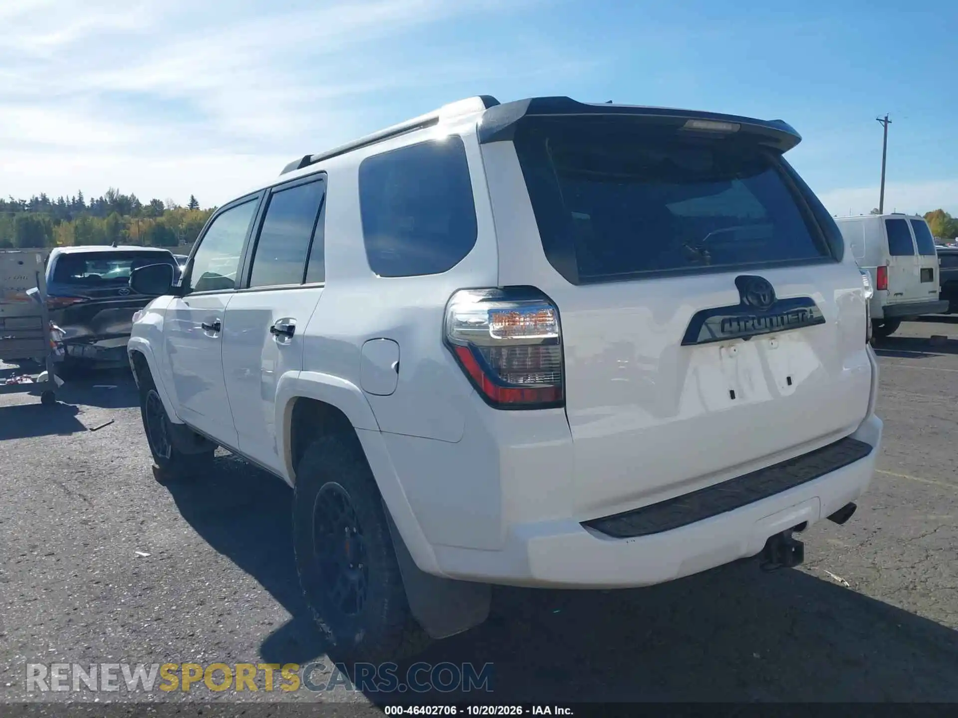 3 Photograph of a damaged car JTEHU5JR9M5864308 TOYOTA 4RUNNER 2021