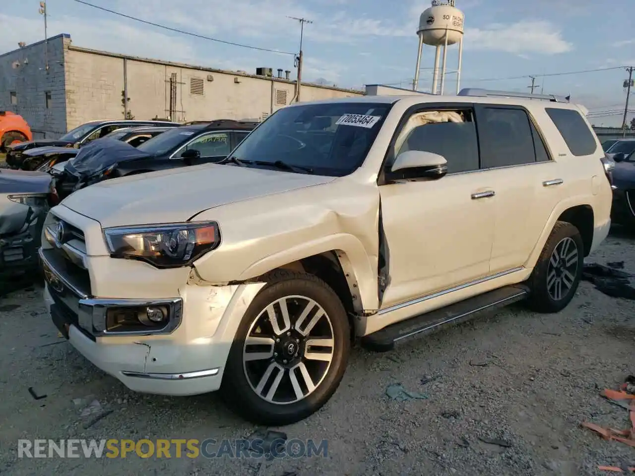 1 Photograph of a damaged car JTEKU5JR6M5861453 TOYOTA 4RUNNER 2021
