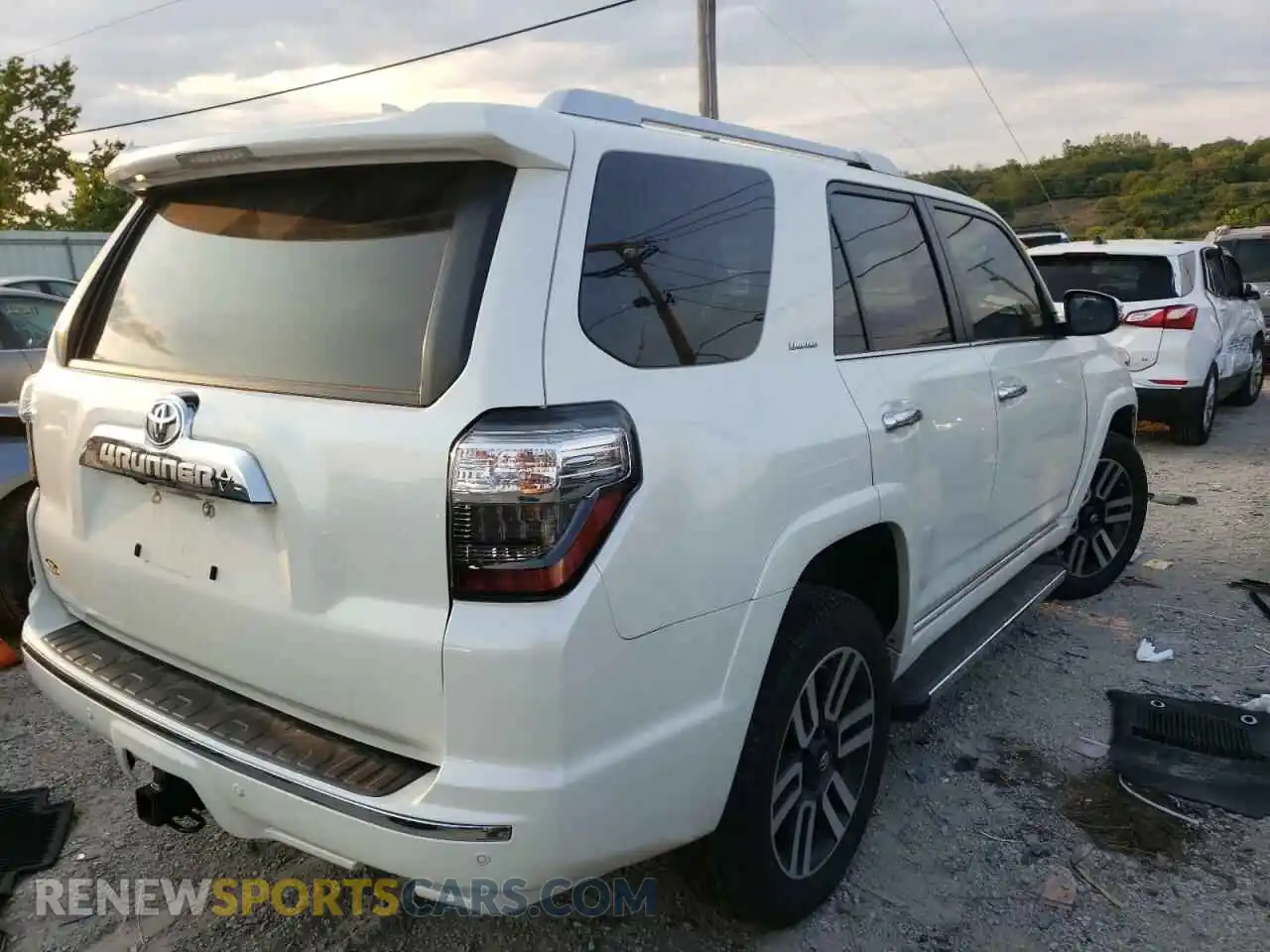3 Photograph of a damaged car JTEKU5JR6M5861453 TOYOTA 4RUNNER 2021