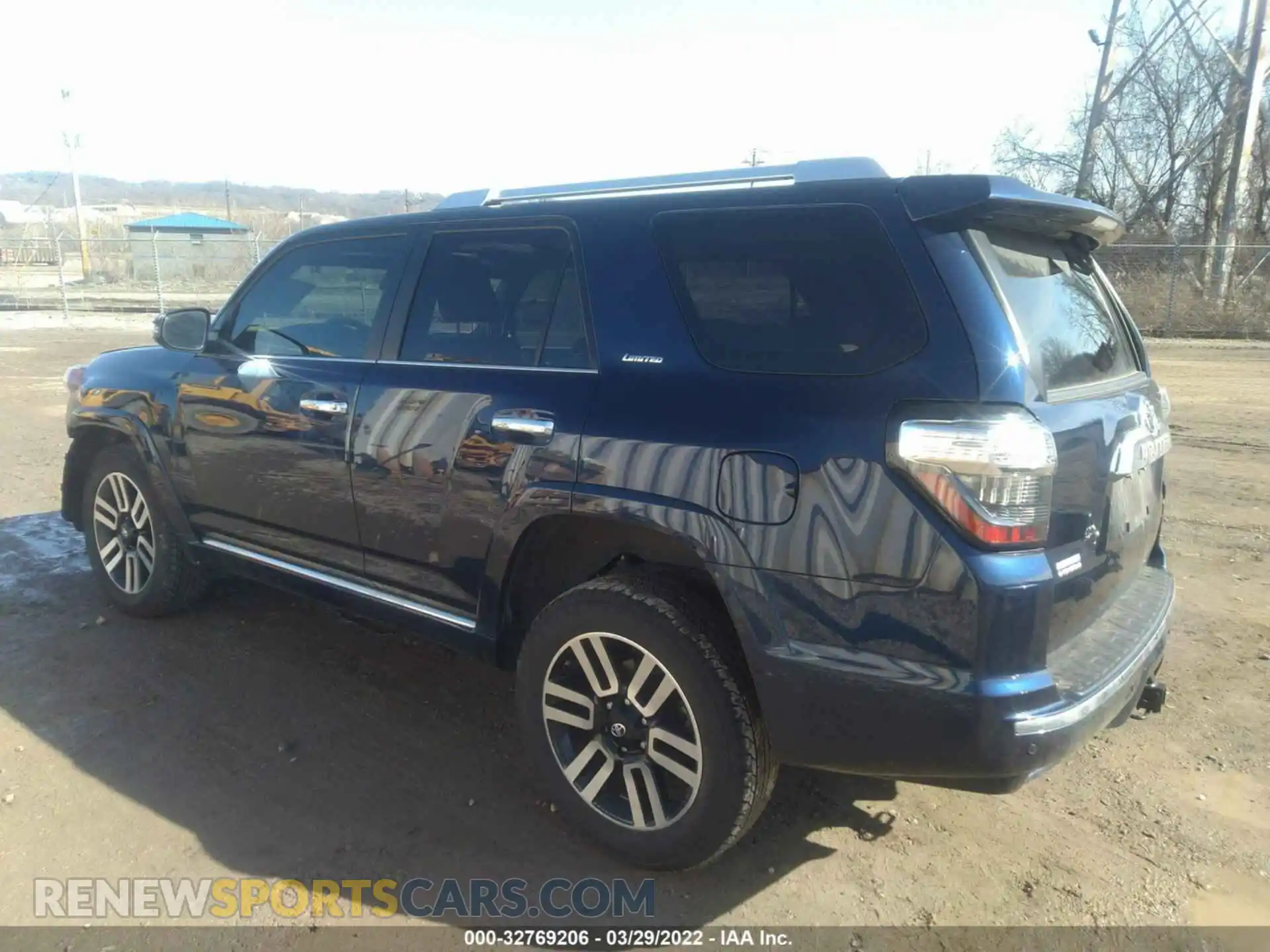 3 Photograph of a damaged car JTEKU5JR6M5870346 TOYOTA 4RUNNER 2021