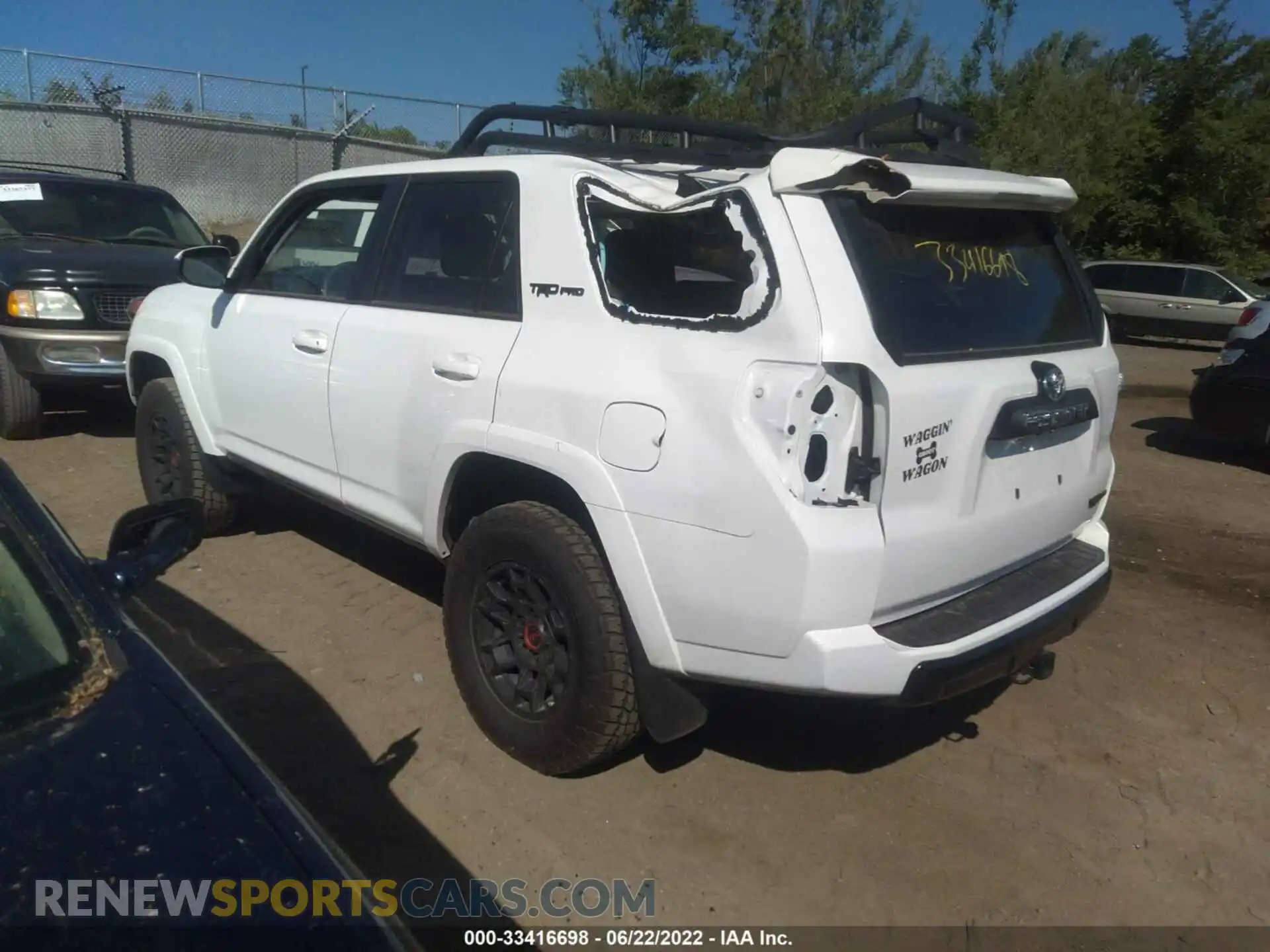 3 Photograph of a damaged car JTELU5JR2M5961960 TOYOTA 4RUNNER 2021