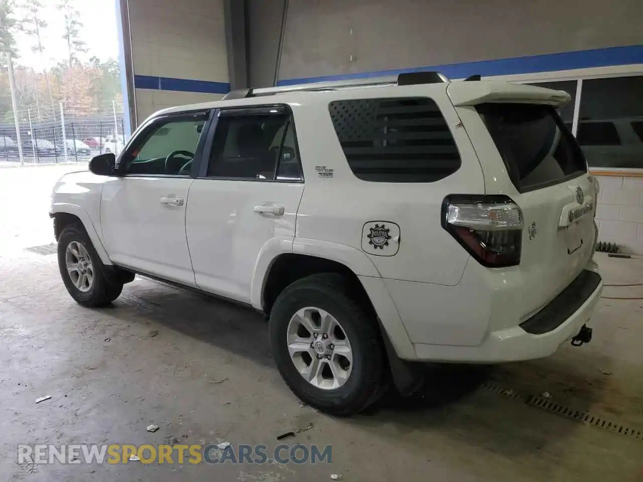 2 Photograph of a damaged car JTEMU5JR0M5842809 TOYOTA 4RUNNER 2021