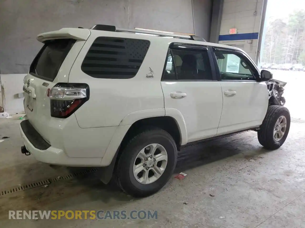 3 Photograph of a damaged car JTEMU5JR0M5842809 TOYOTA 4RUNNER 2021