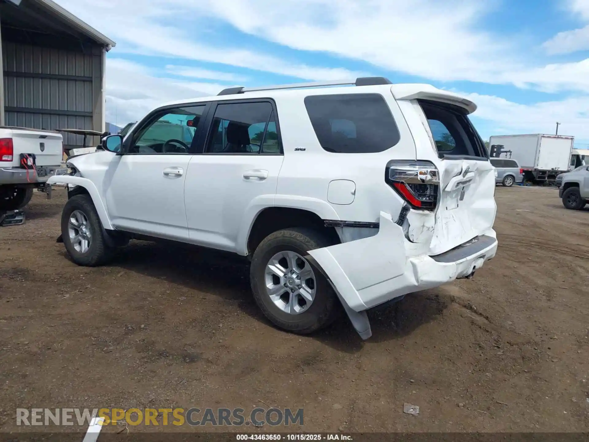 3 Photograph of a damaged car JTEMU5JR0M5948192 TOYOTA 4RUNNER 2021