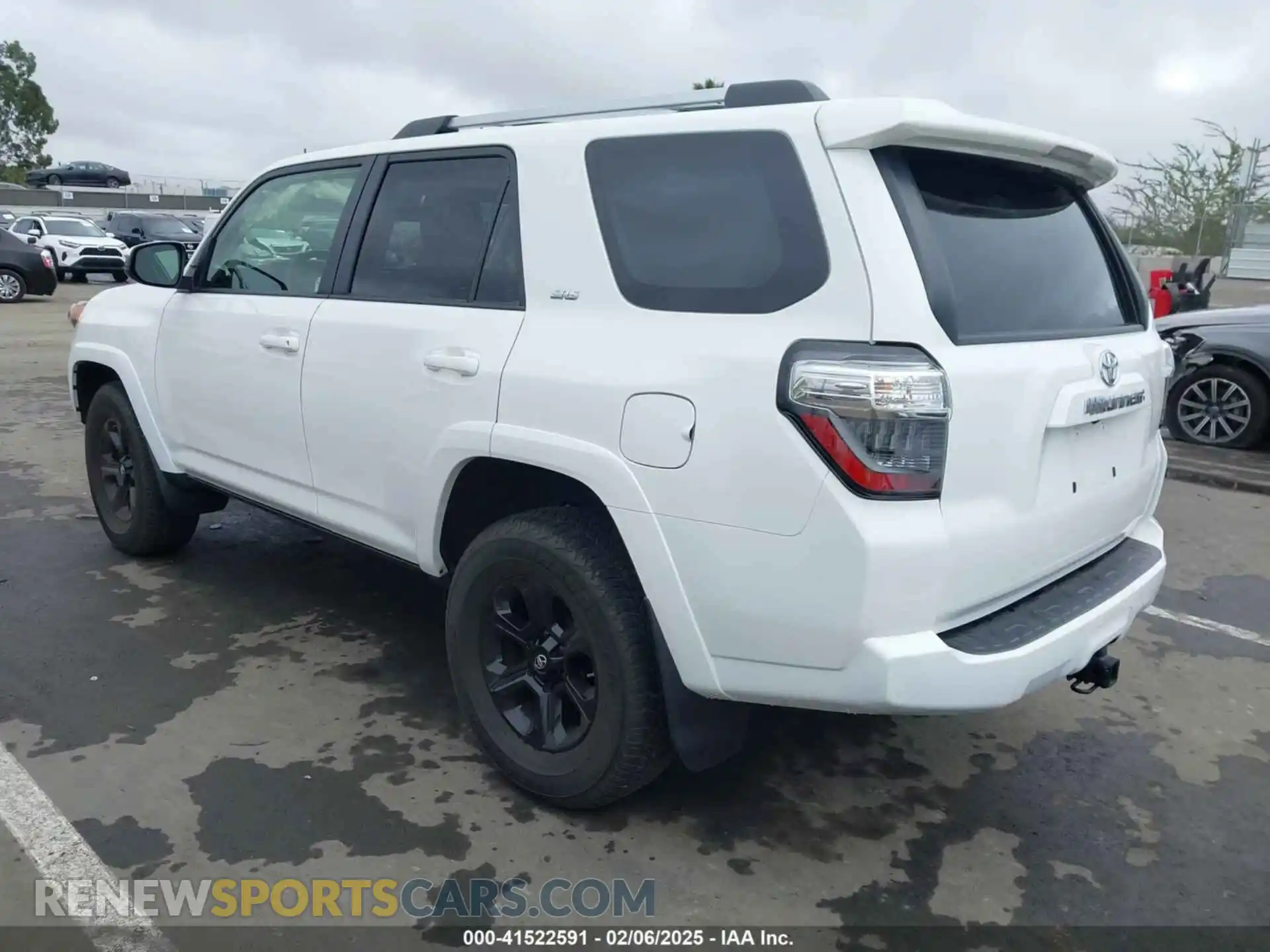3 Photograph of a damaged car JTEMU5JR1M5924256 TOYOTA 4RUNNER 2021