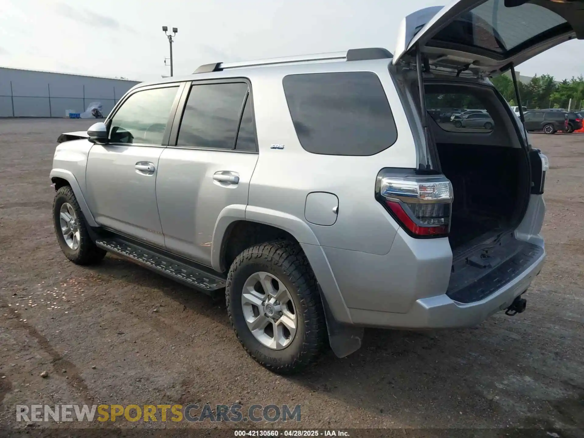 3 Photograph of a damaged car JTEMU5JR1M5937878 TOYOTA 4RUNNER 2021