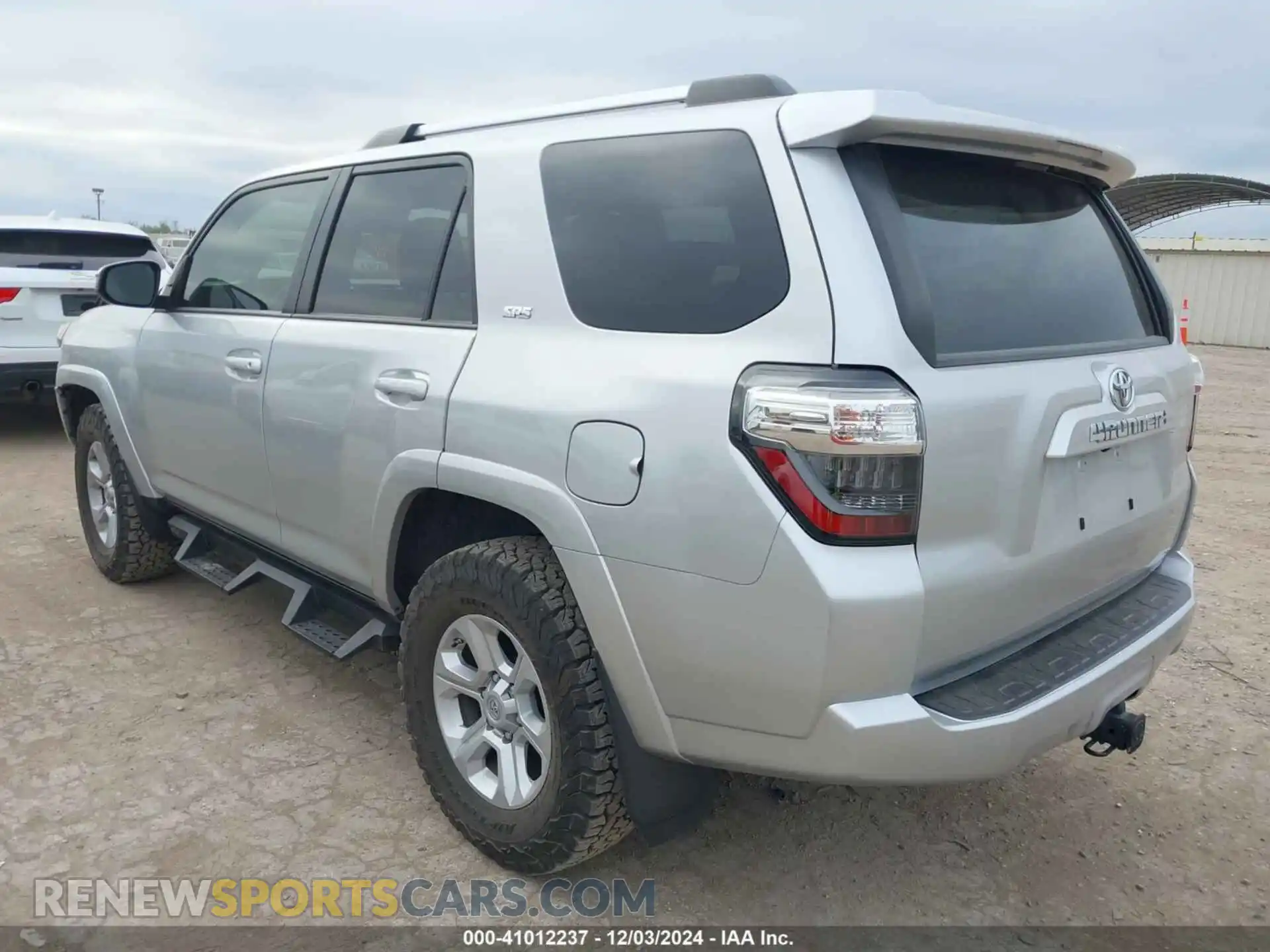 3 Photograph of a damaged car JTEMU5JR1M5948668 TOYOTA 4RUNNER 2021