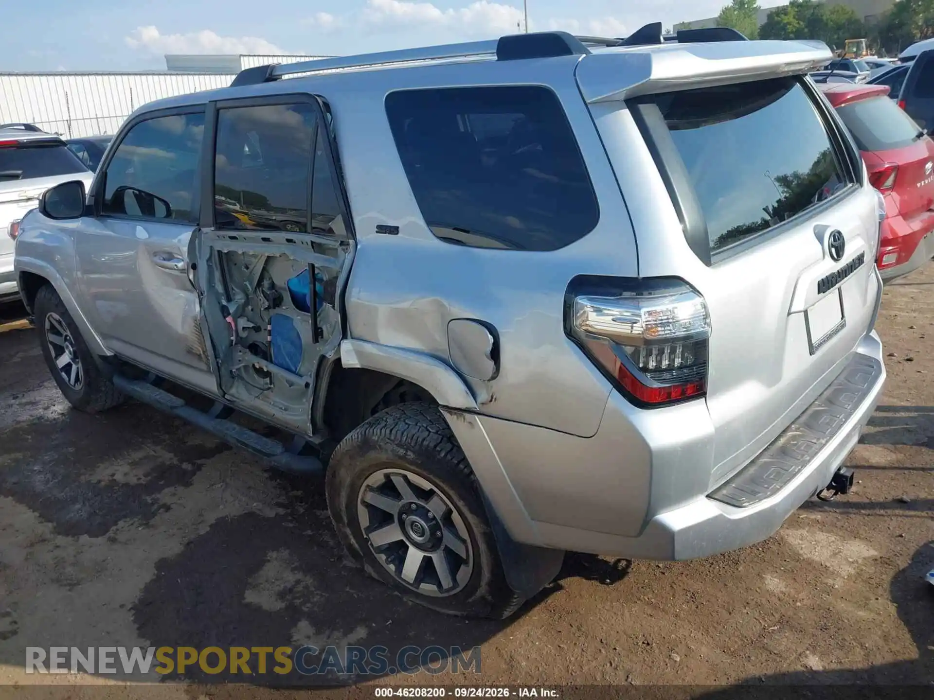 3 Photograph of a damaged car JTEMU5JR2M5858610 TOYOTA 4RUNNER 2021
