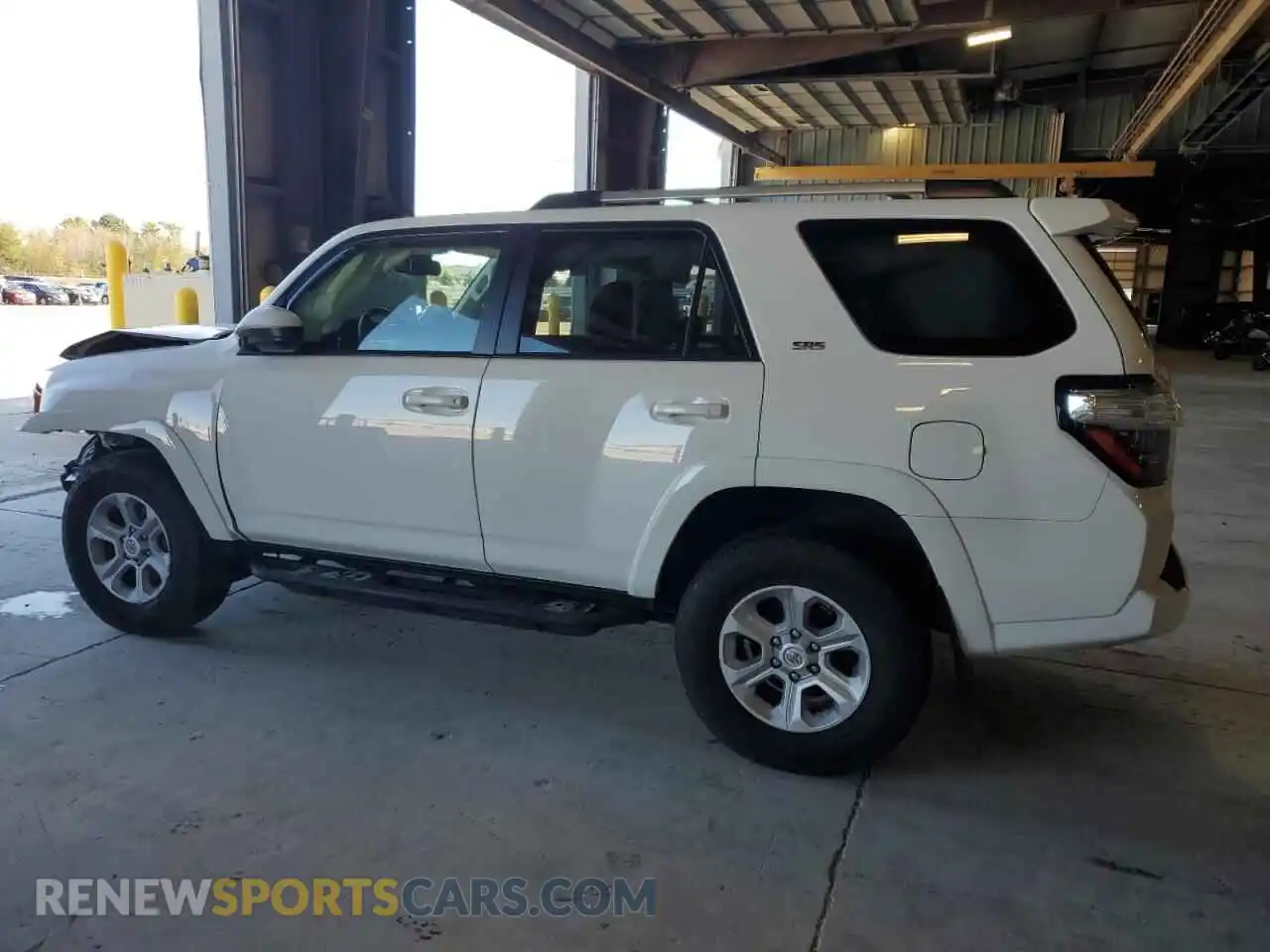 2 Photograph of a damaged car JTEMU5JR2M5878484 TOYOTA 4RUNNER 2021