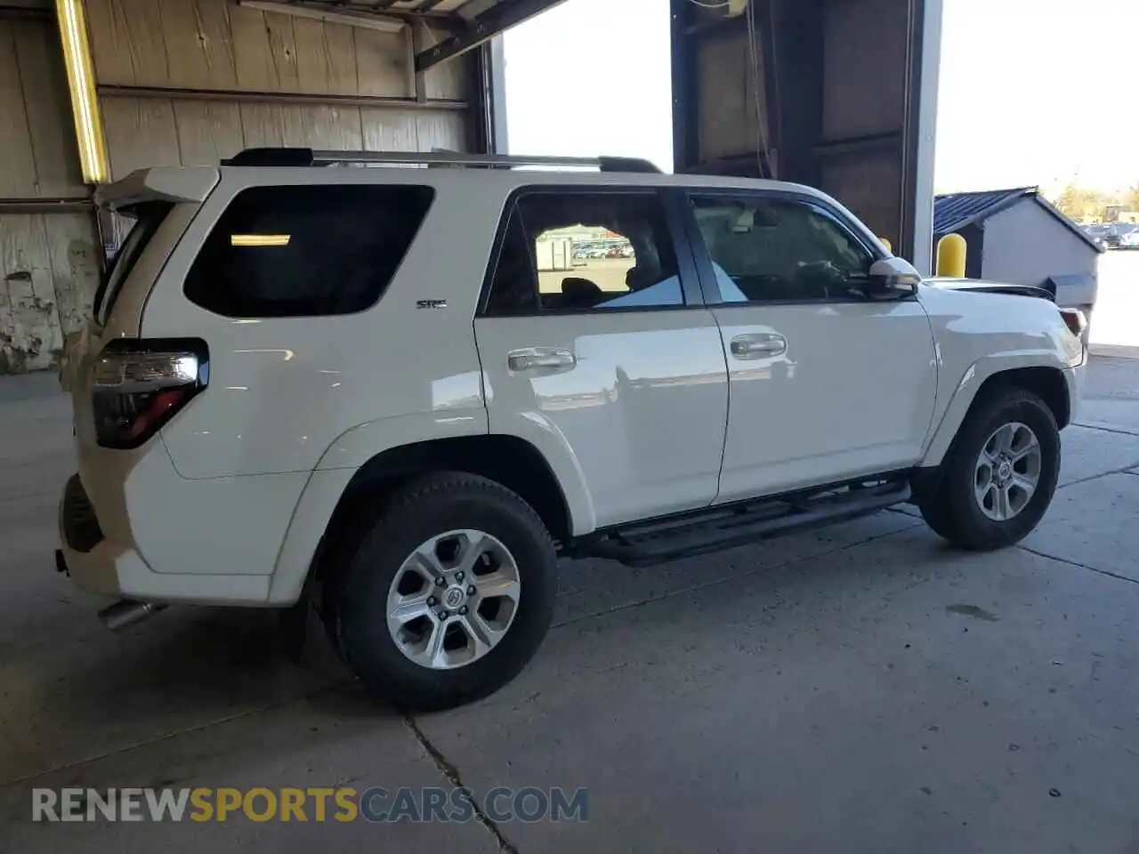 3 Photograph of a damaged car JTEMU5JR2M5878484 TOYOTA 4RUNNER 2021