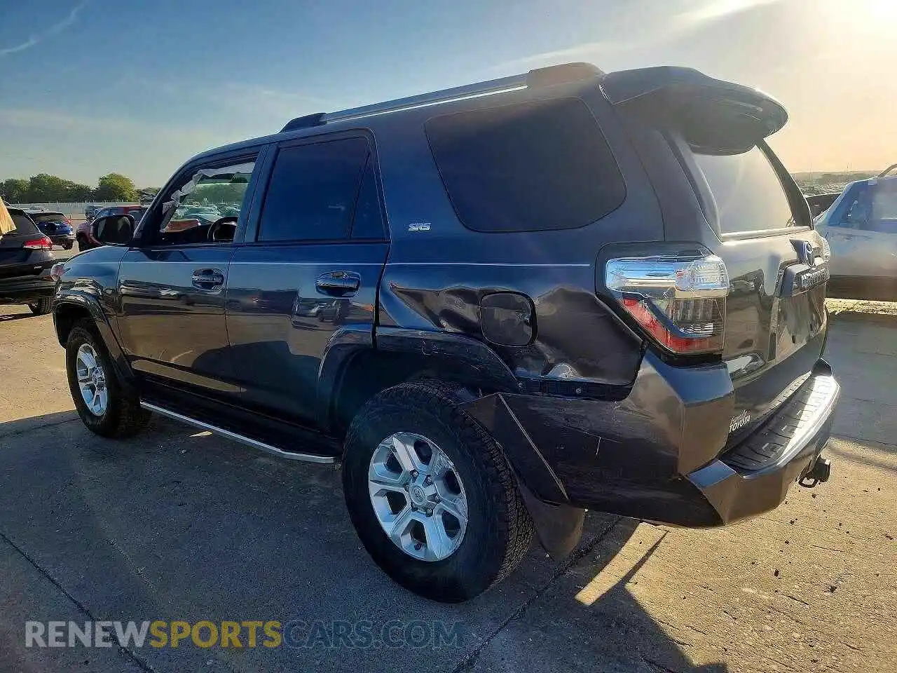 2 fotografías del automóvil dañado JTEMU5JR2M5883149 TOYOTA 4RUNNER 2021