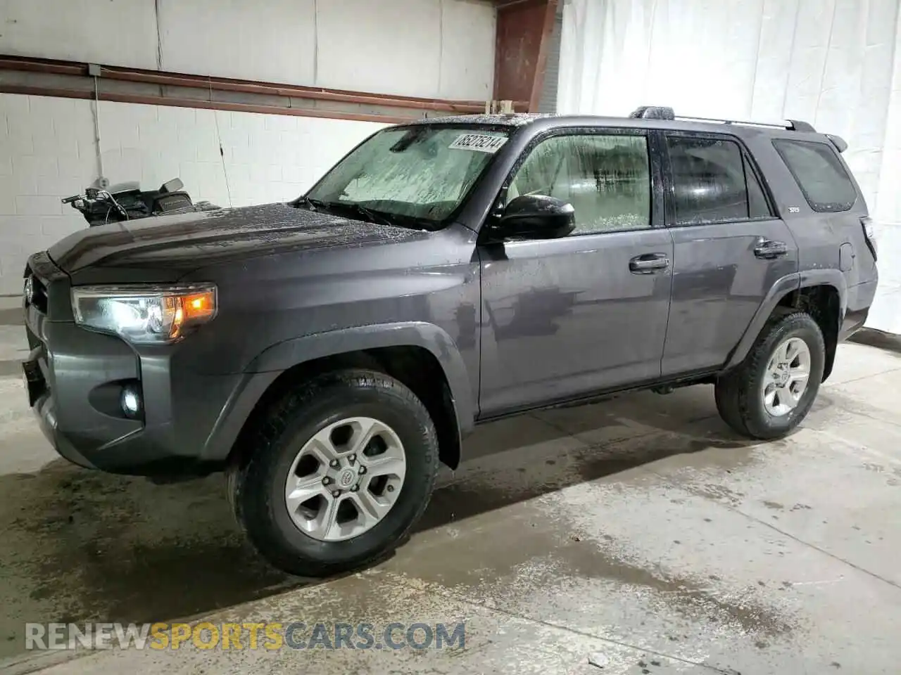 1 Photograph of a damaged car JTEMU5JR2M5949795 TOYOTA 4RUNNER 2021