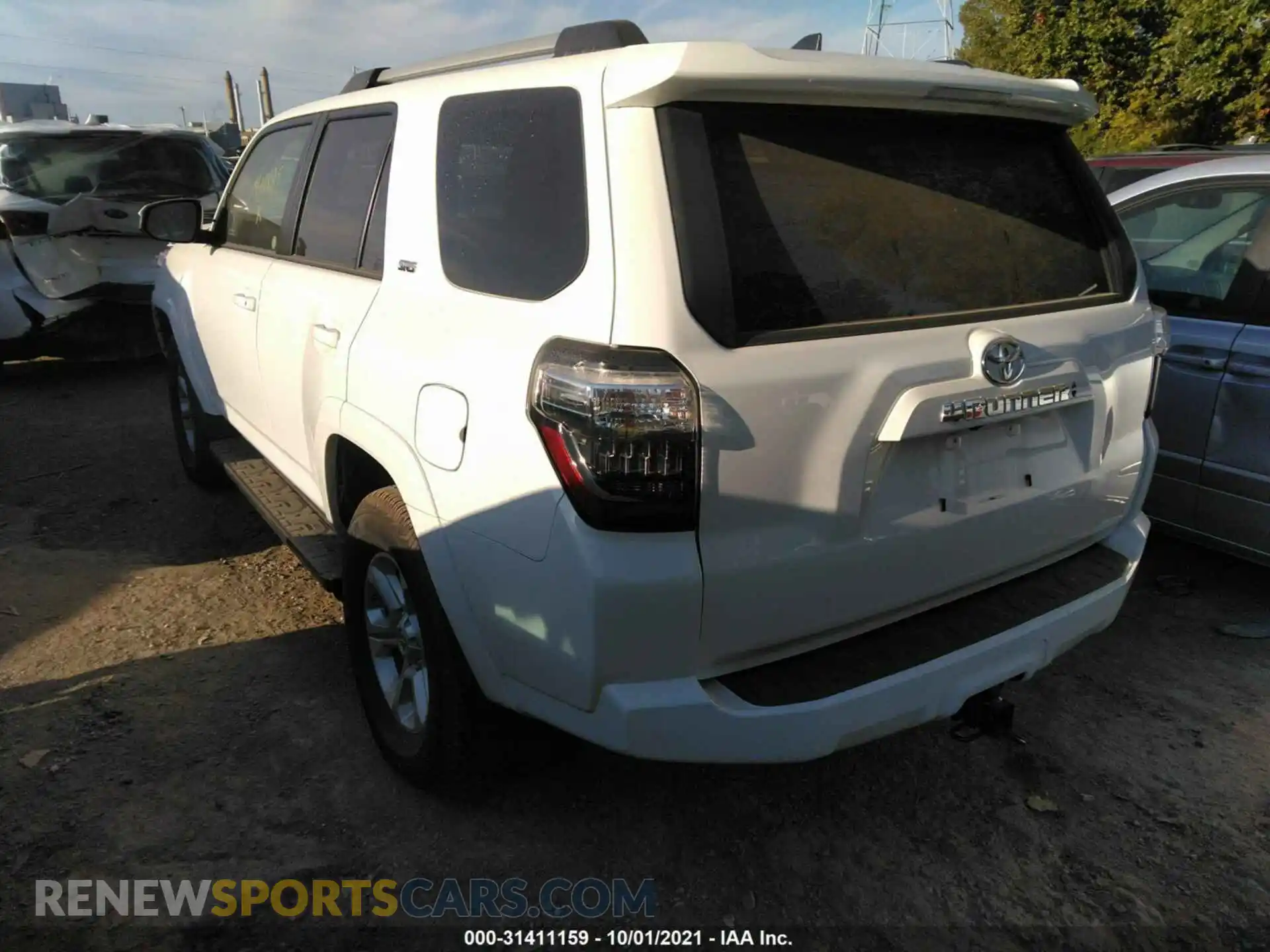 3 Photograph of a damaged car JTEMU5JR3M5941625 TOYOTA 4RUNNER 2021