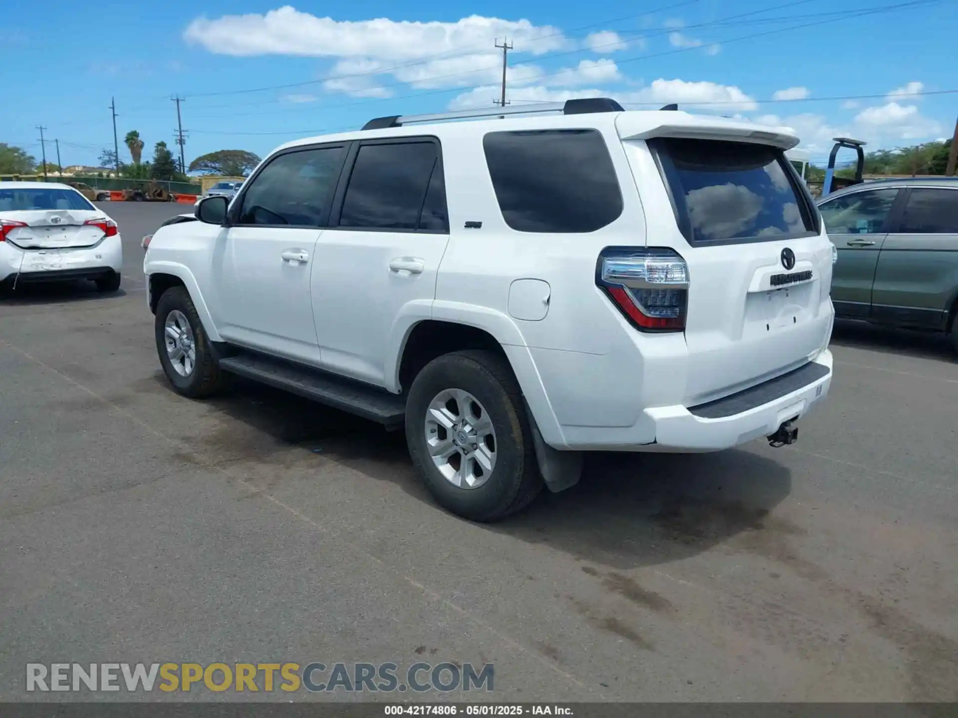 3 Фотография поврежденного автомобиля JTEMU5JR3M5944752 TOYOTA 4RUNNER 2021